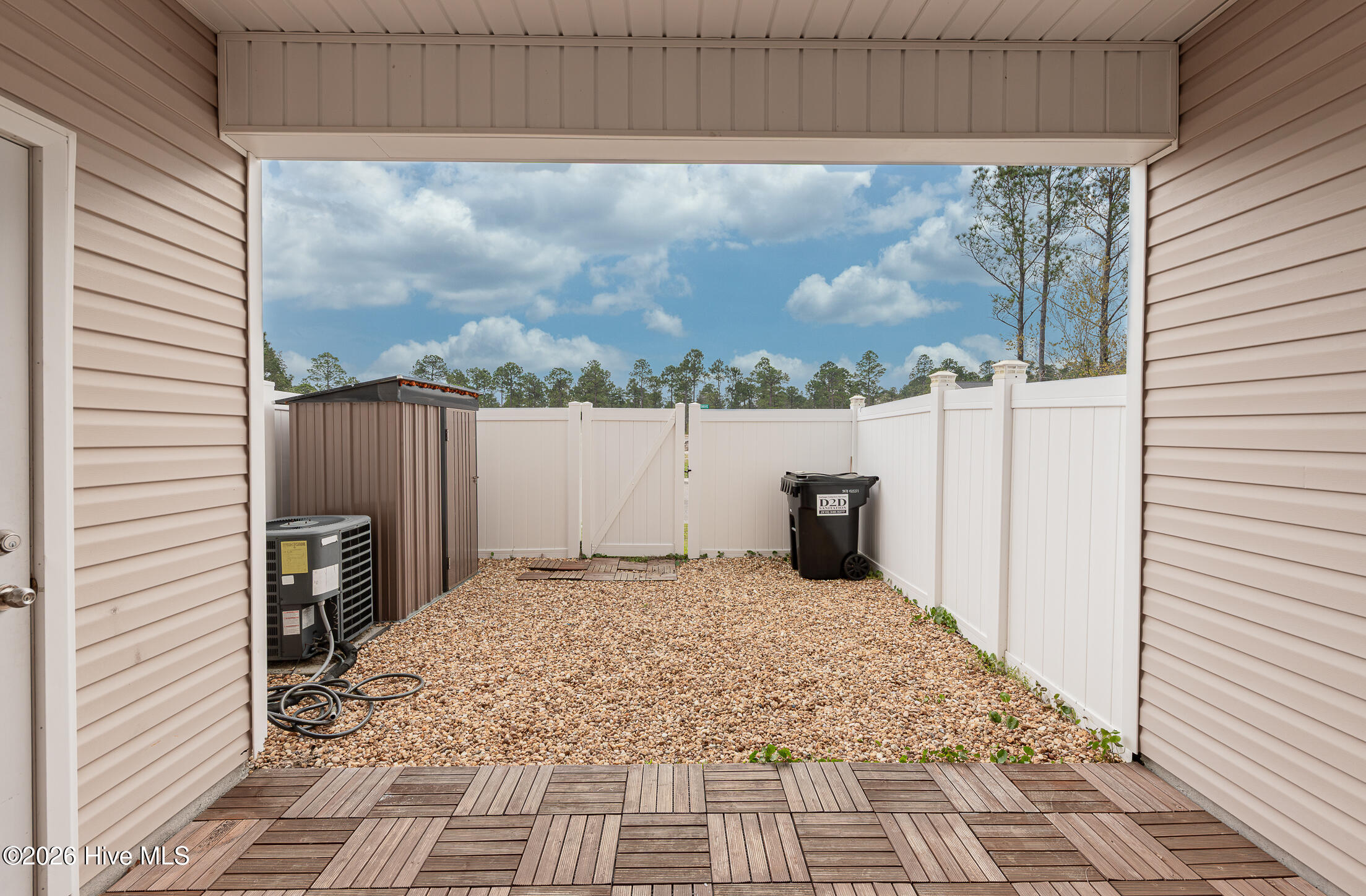 100562651 | Photo 36