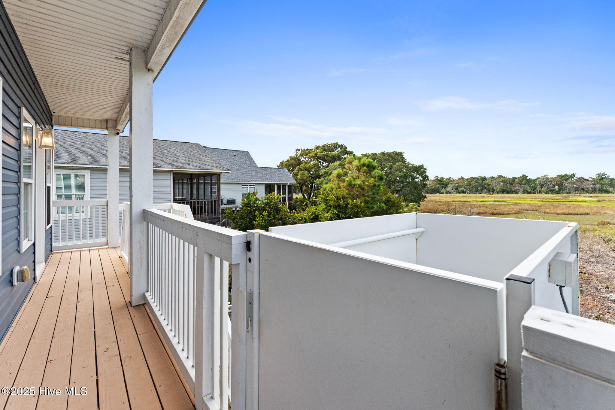 100532717 | Photo 51