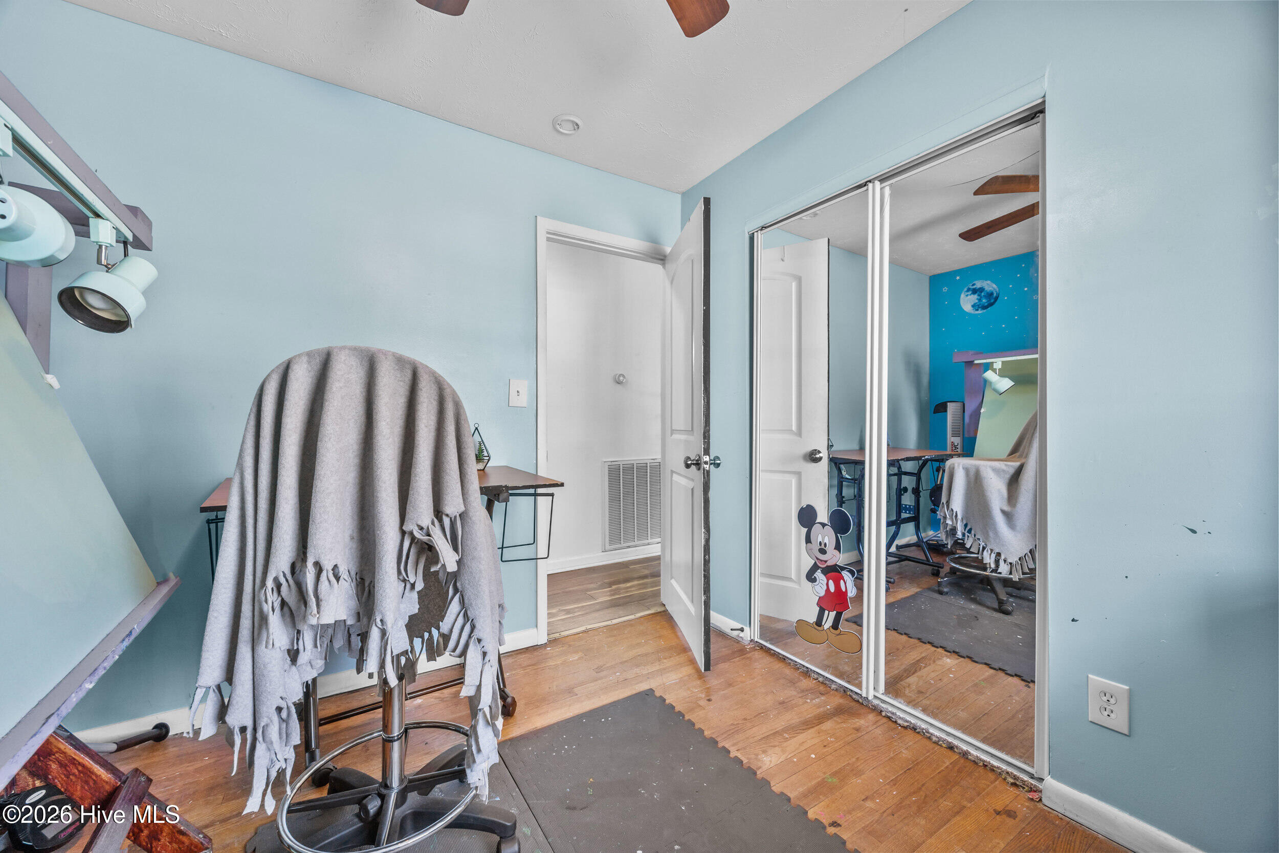 100555570 | Photo 21