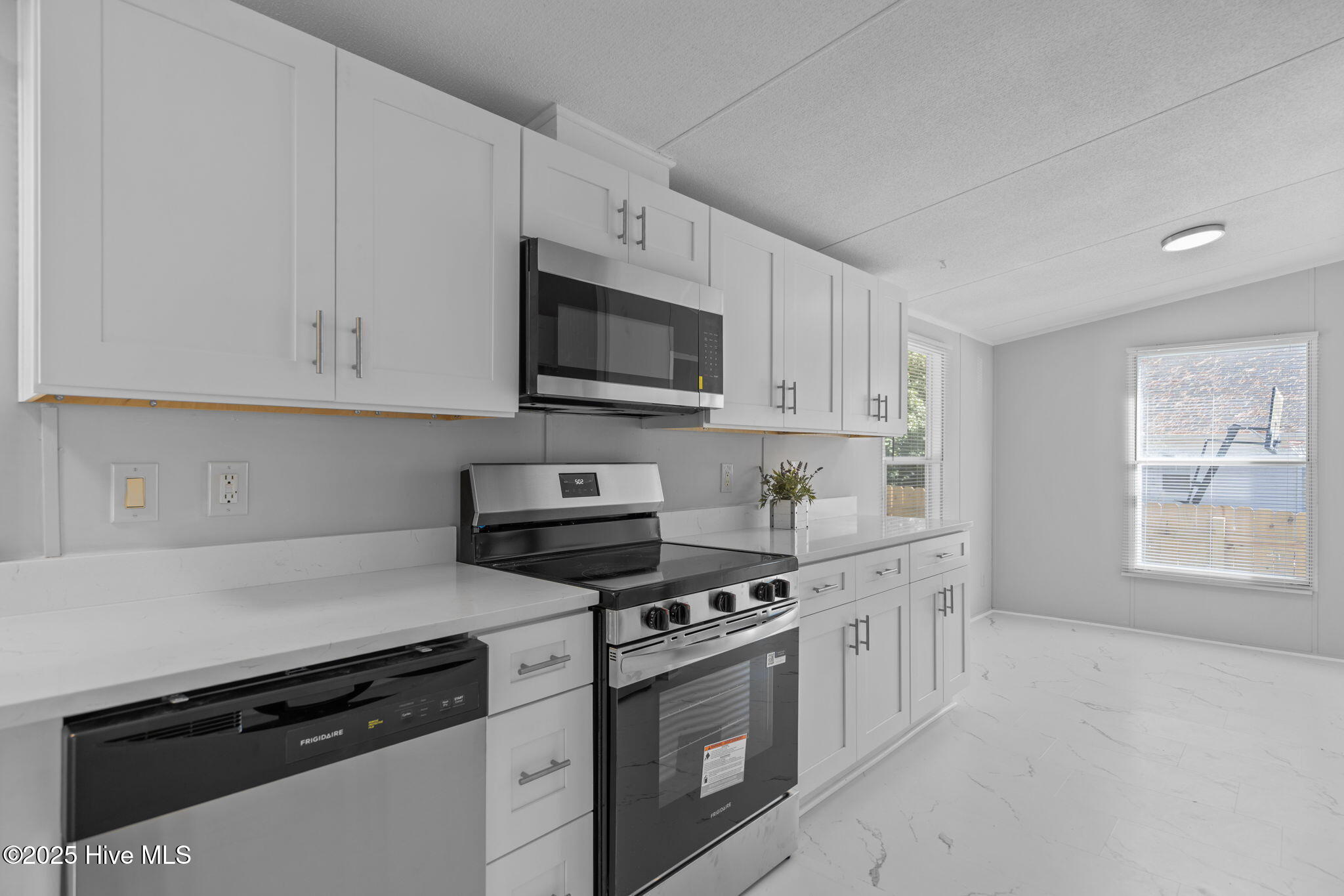 100536867 | Photo 17