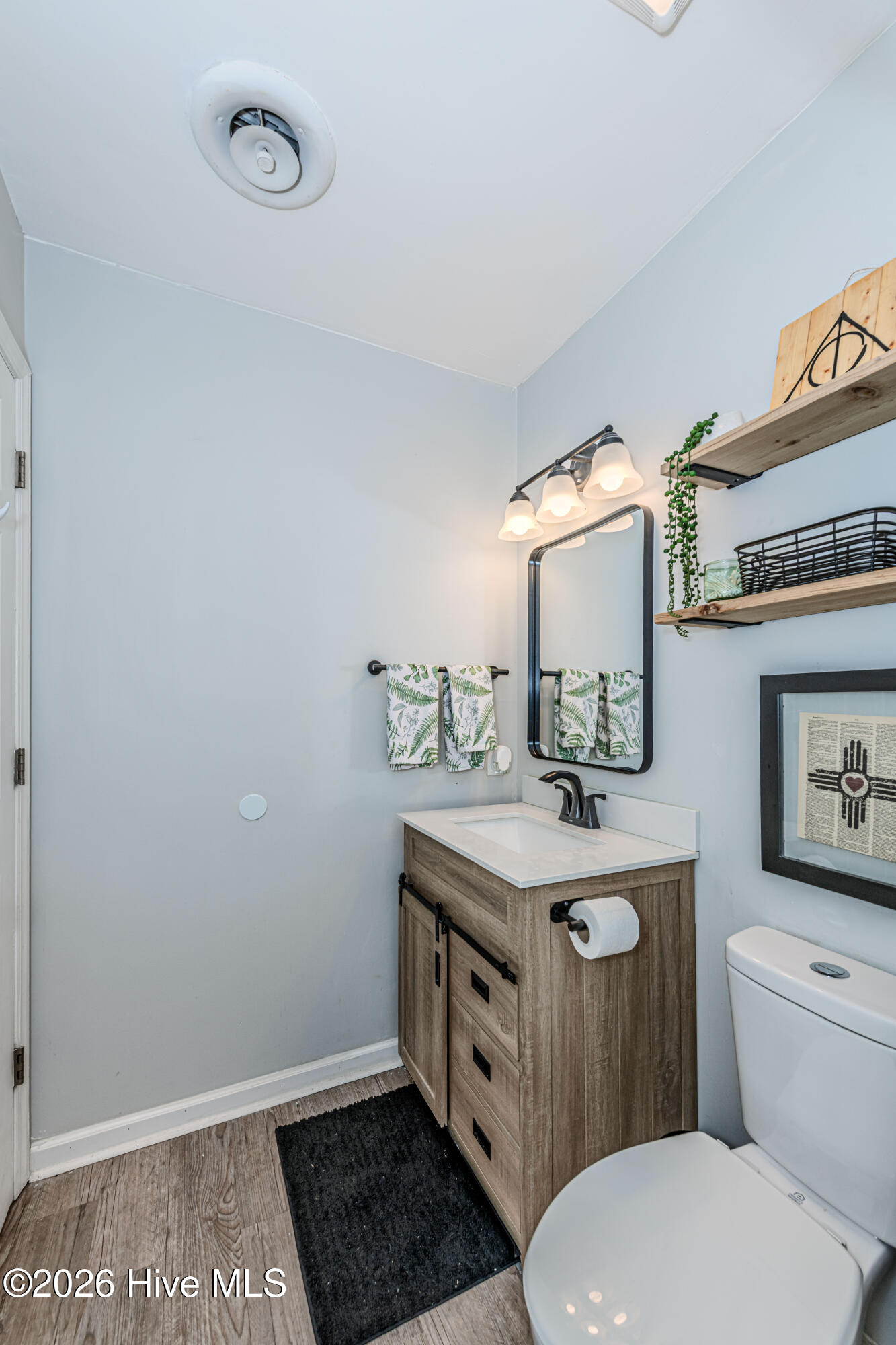 100569074 | Photo 51