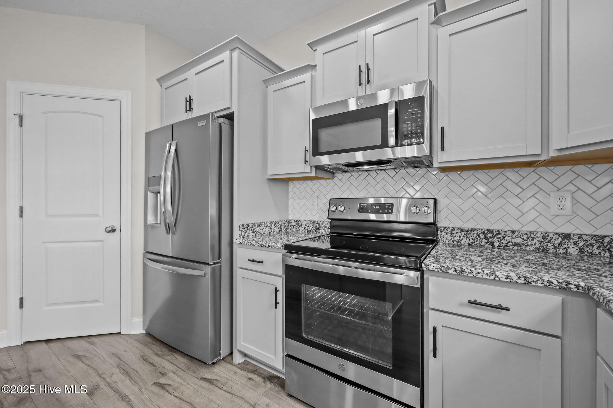 100516822 | Photo 11