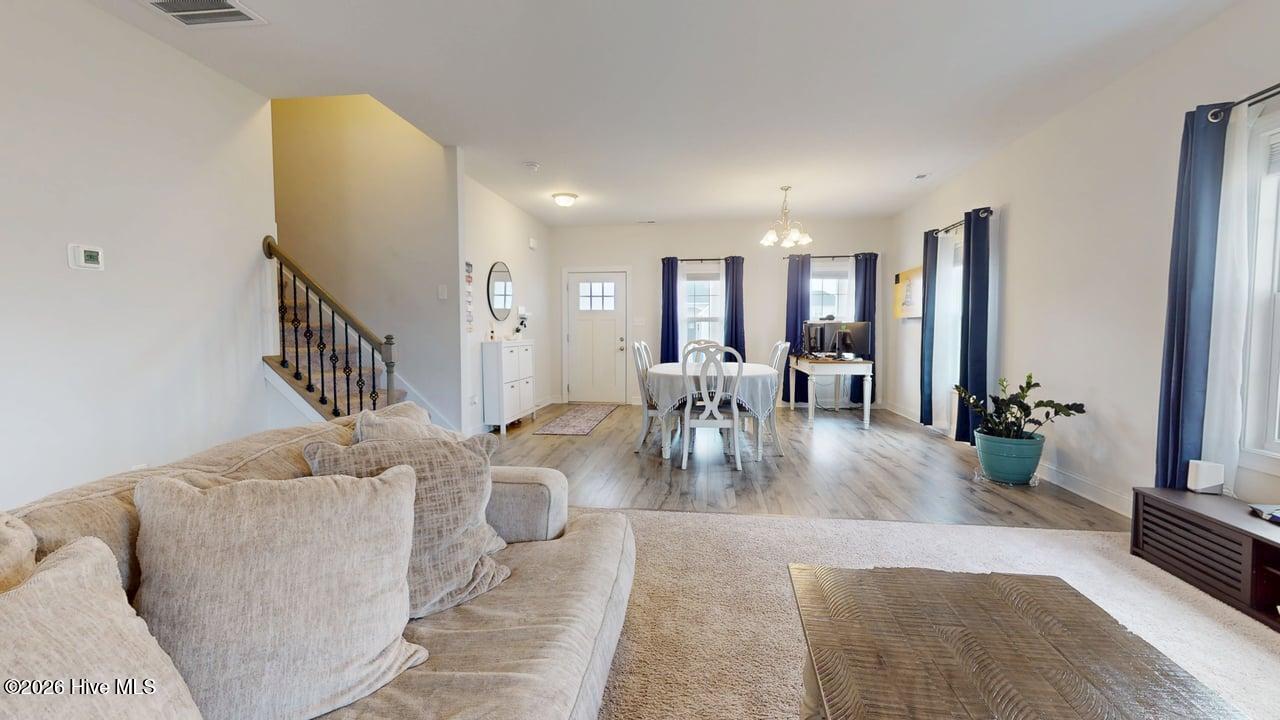 100559216 | Photo 12