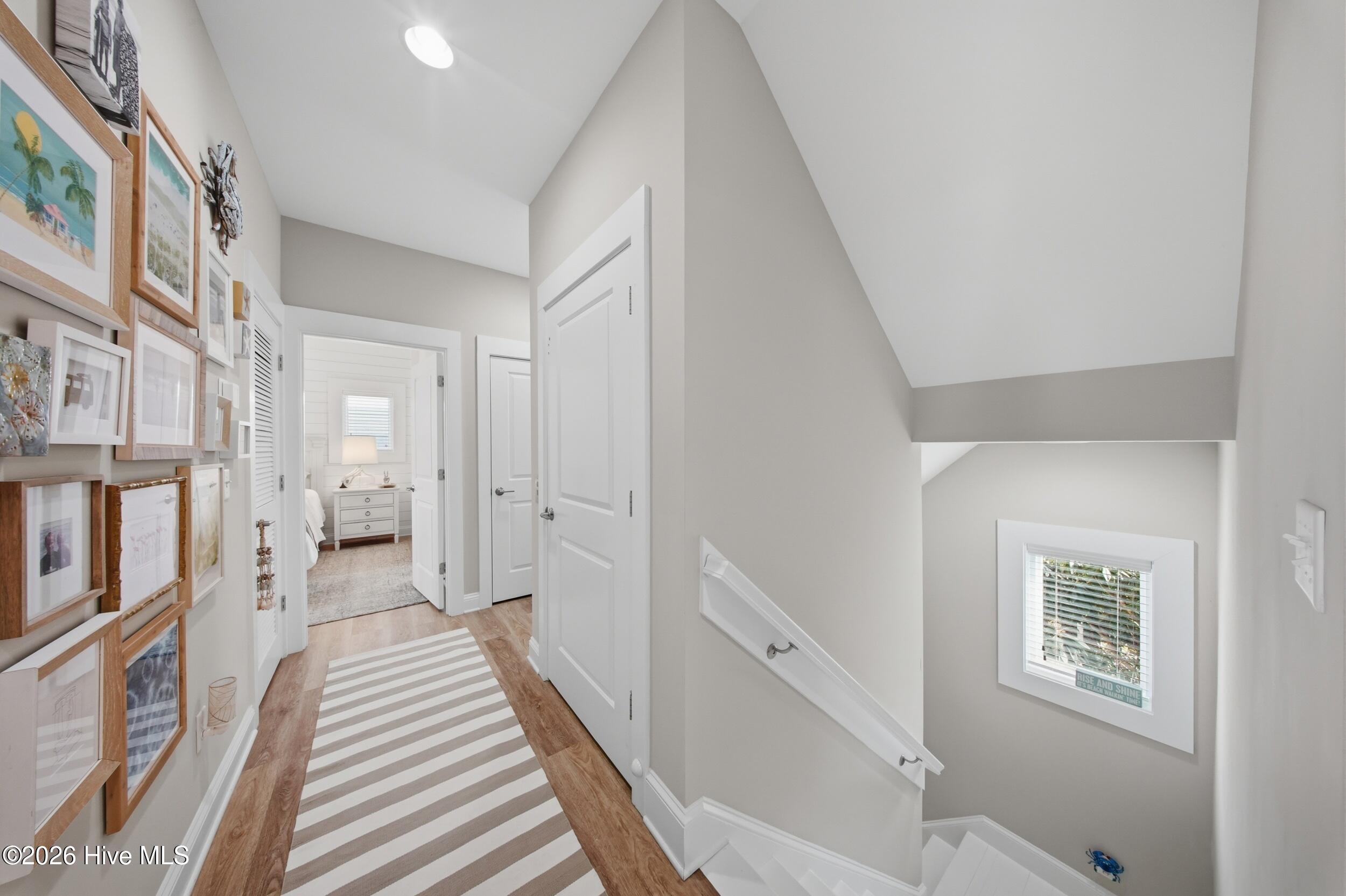 100562493 | Photo 24