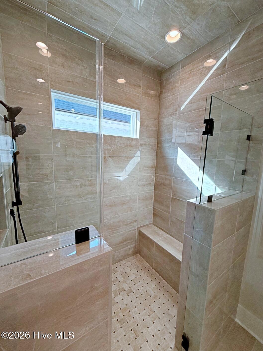 100553338 | Photo 28