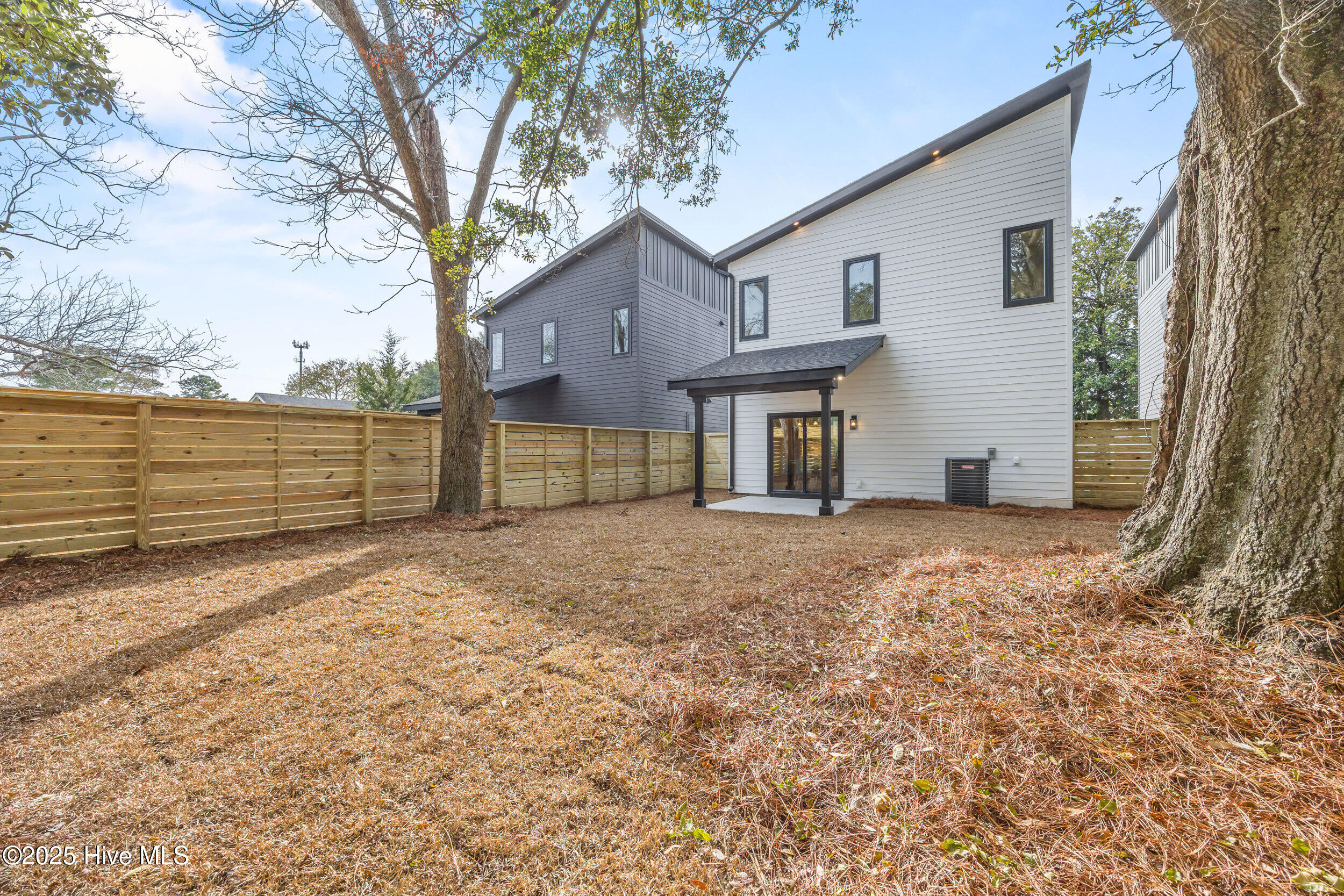 100557890 | Photo 41