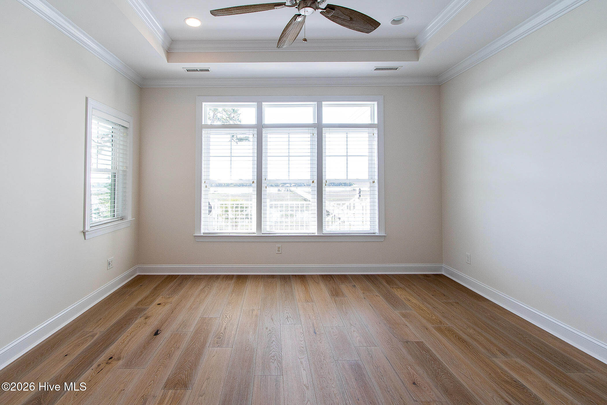 100568588 | Photo 44