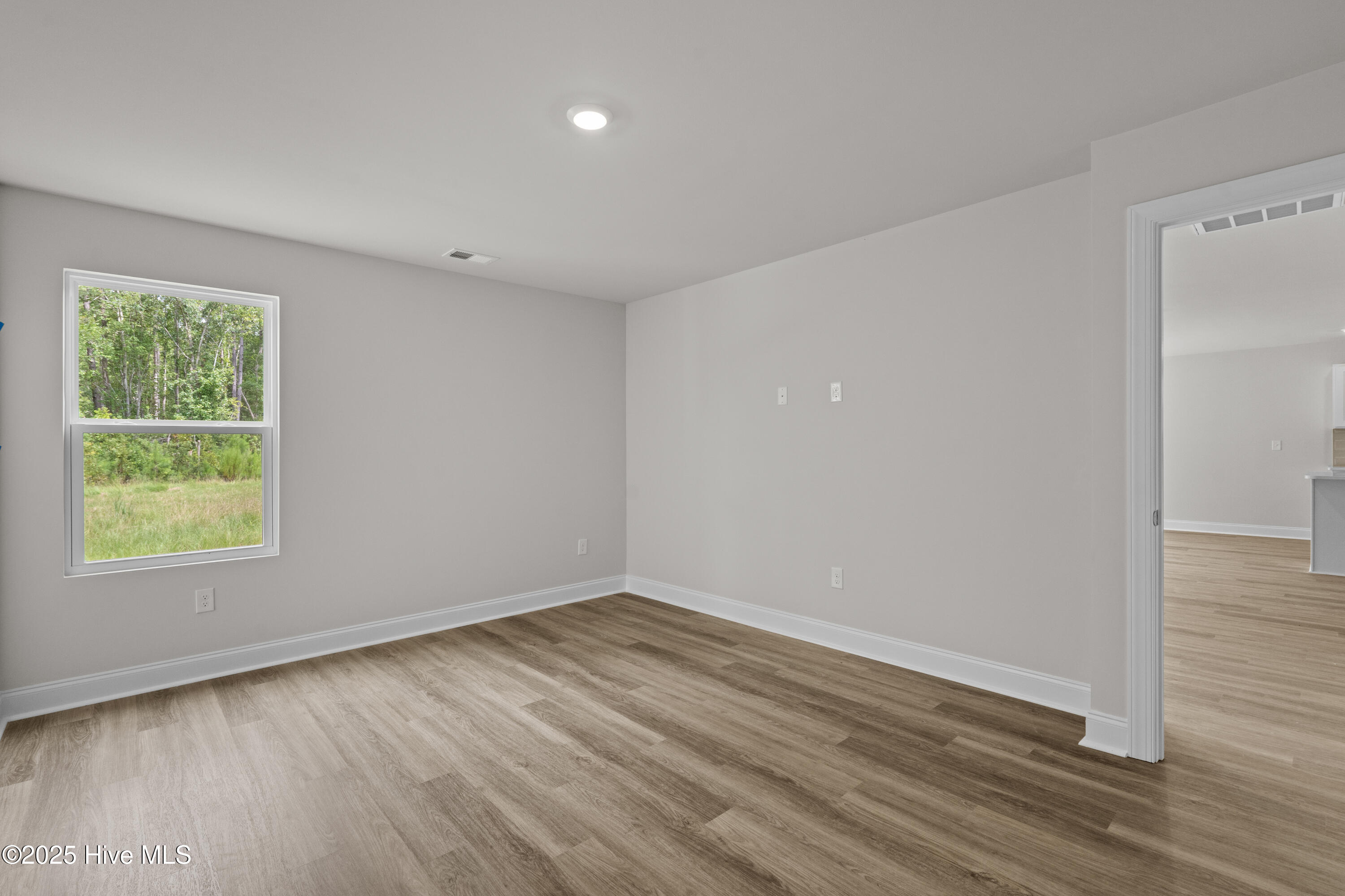 100526772 | Photo 26