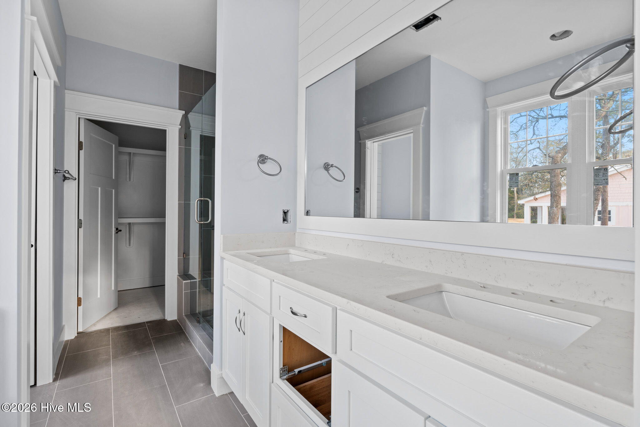 100546665 | Photo 29