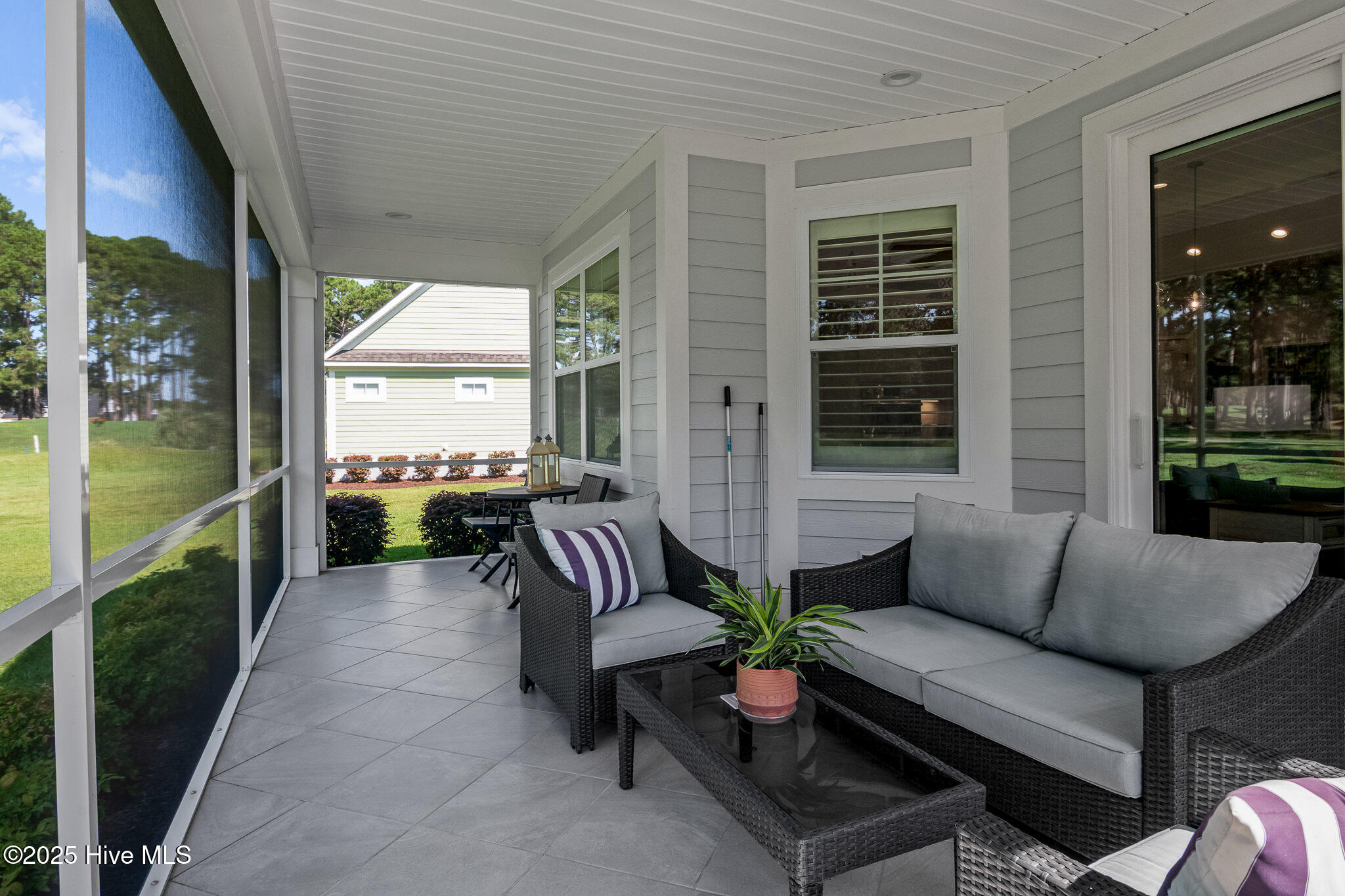 100526725 | Photo 43