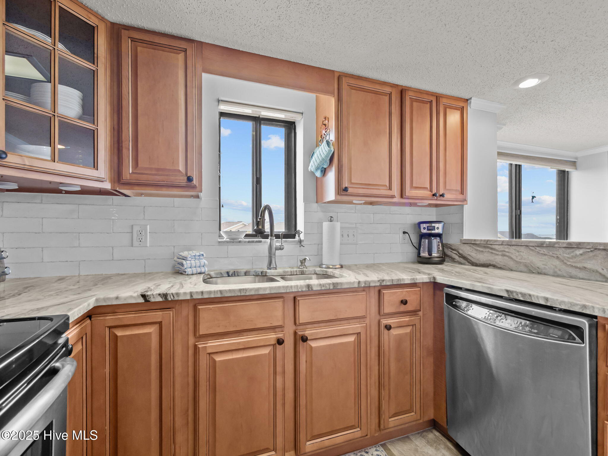 100520425 | Photo 27