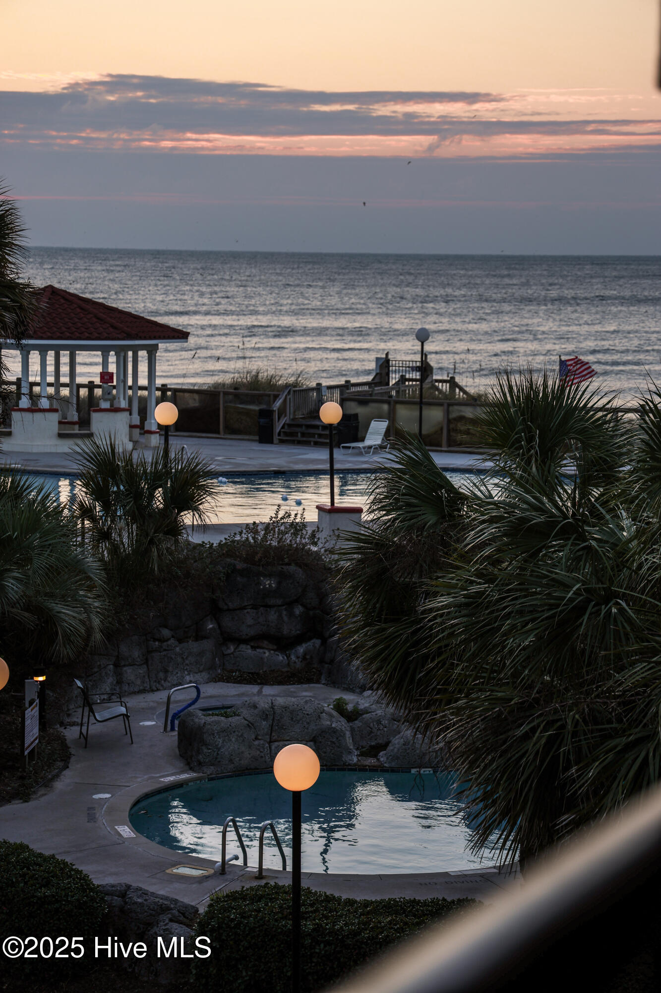 100530467 | Photo 37