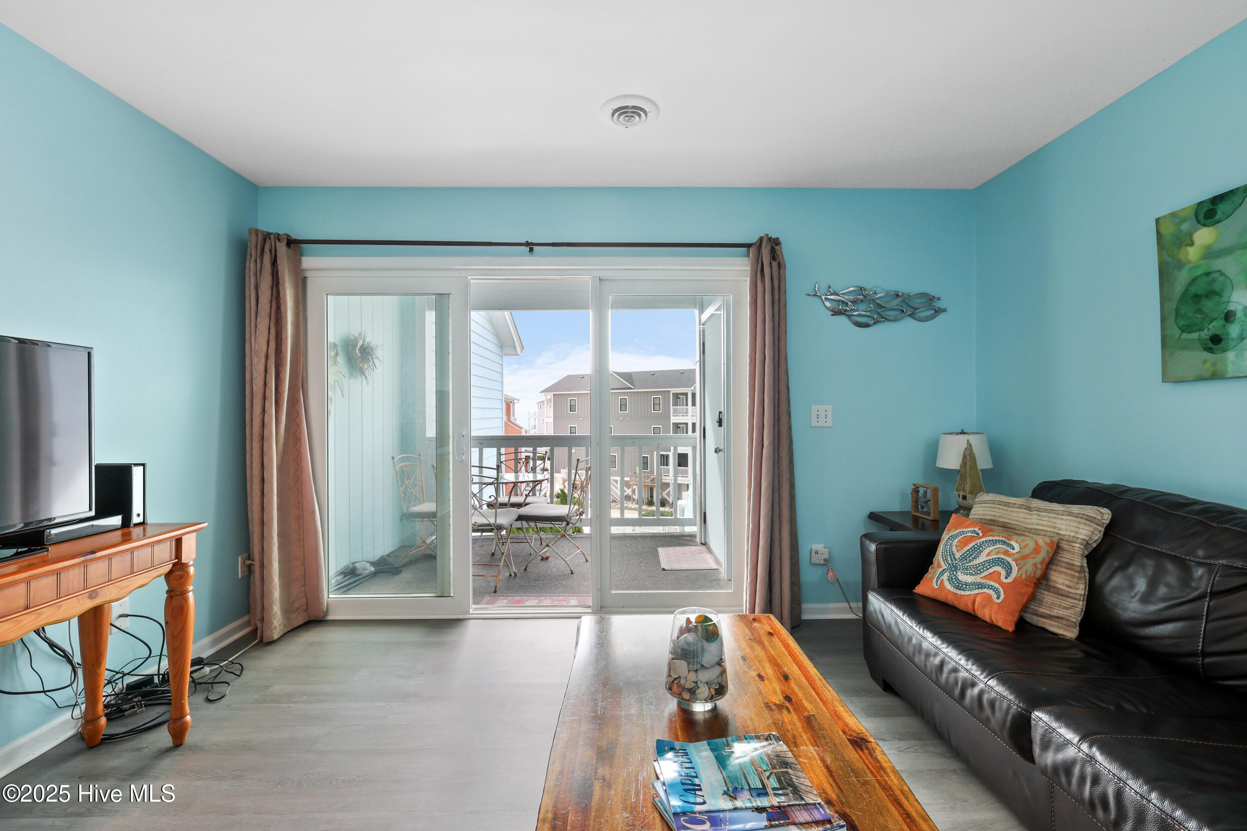 100534388 | Photo 10