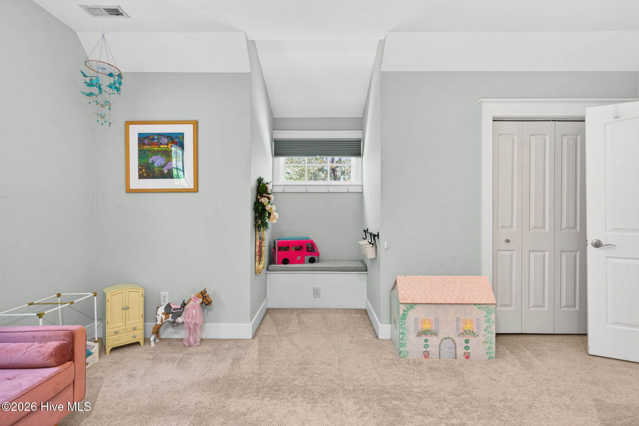 100564993 | Photo 35