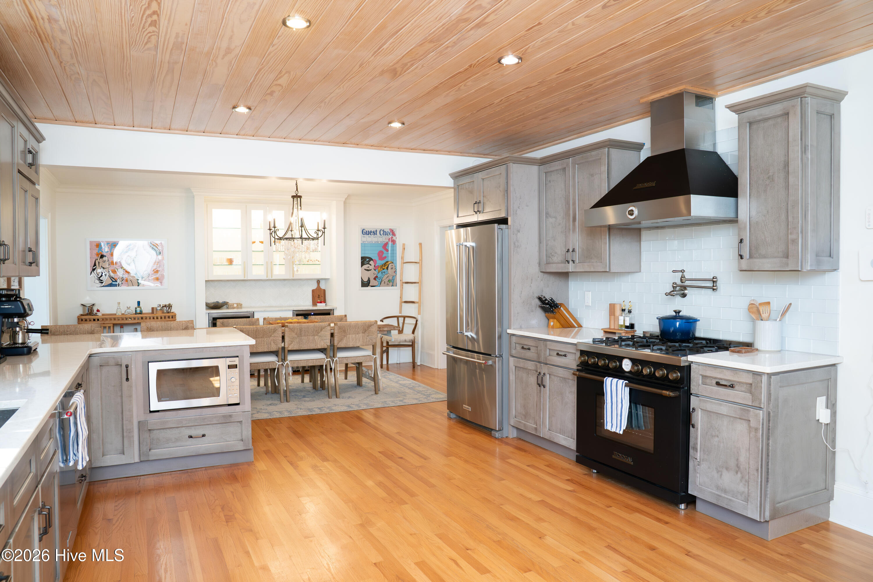 100558476 | Photo 20