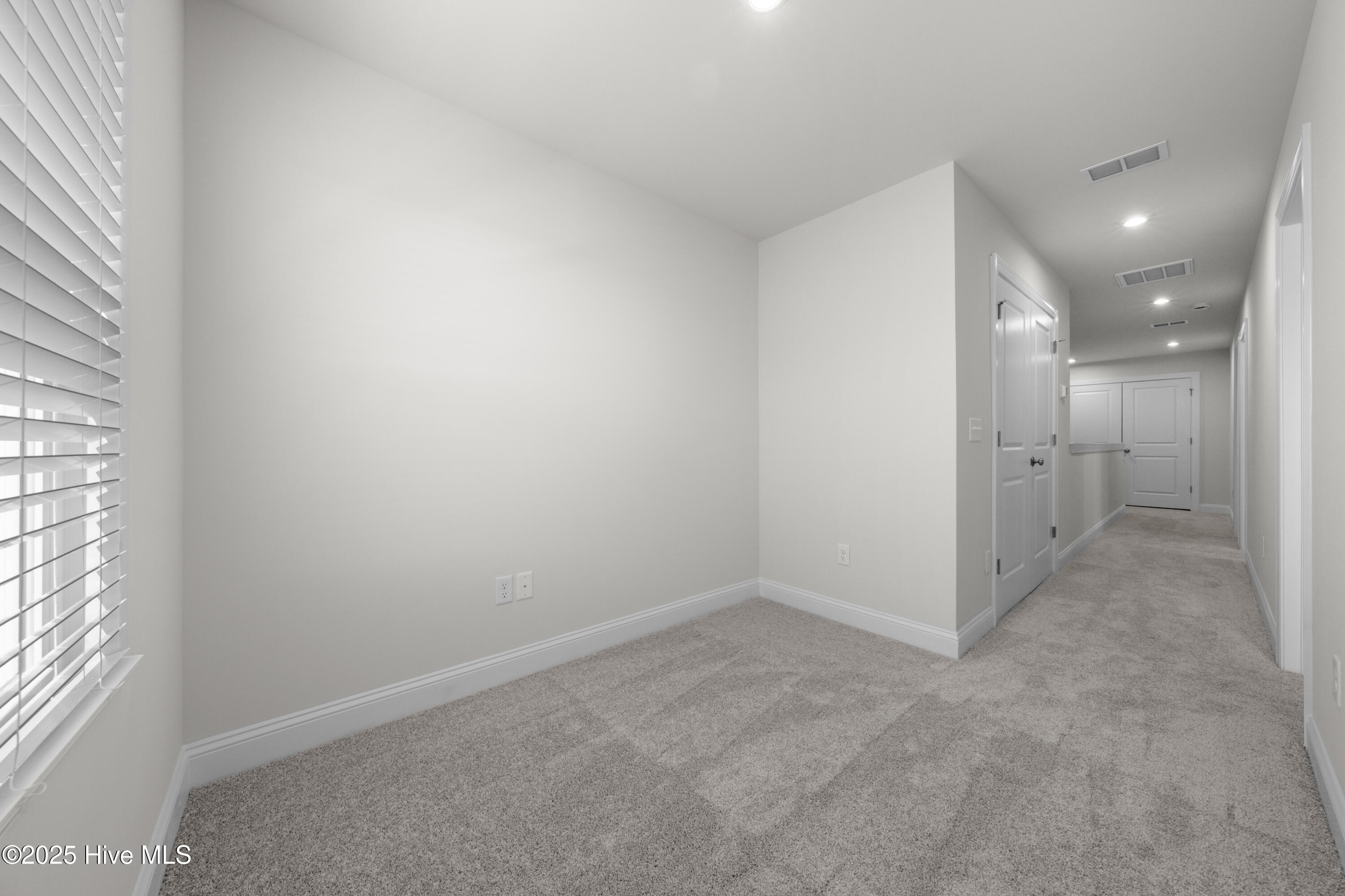 100565958 | Photo 43