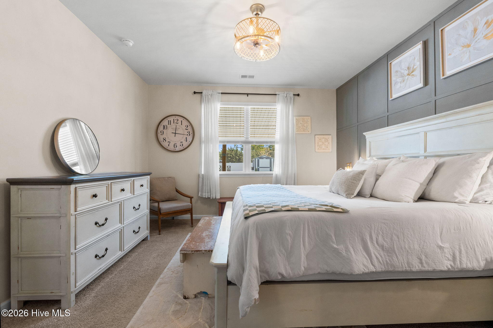 100568064 | Photo 23