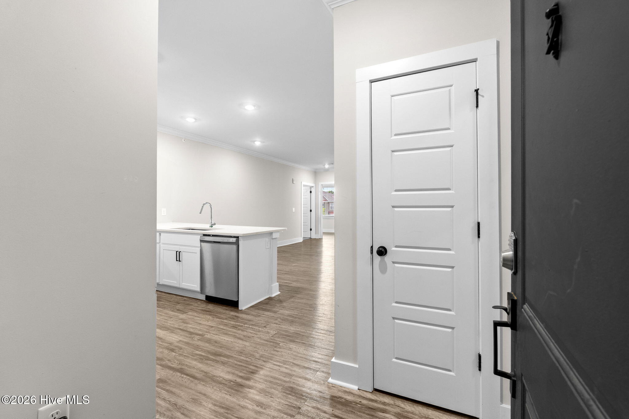 100566084 | Photo 42