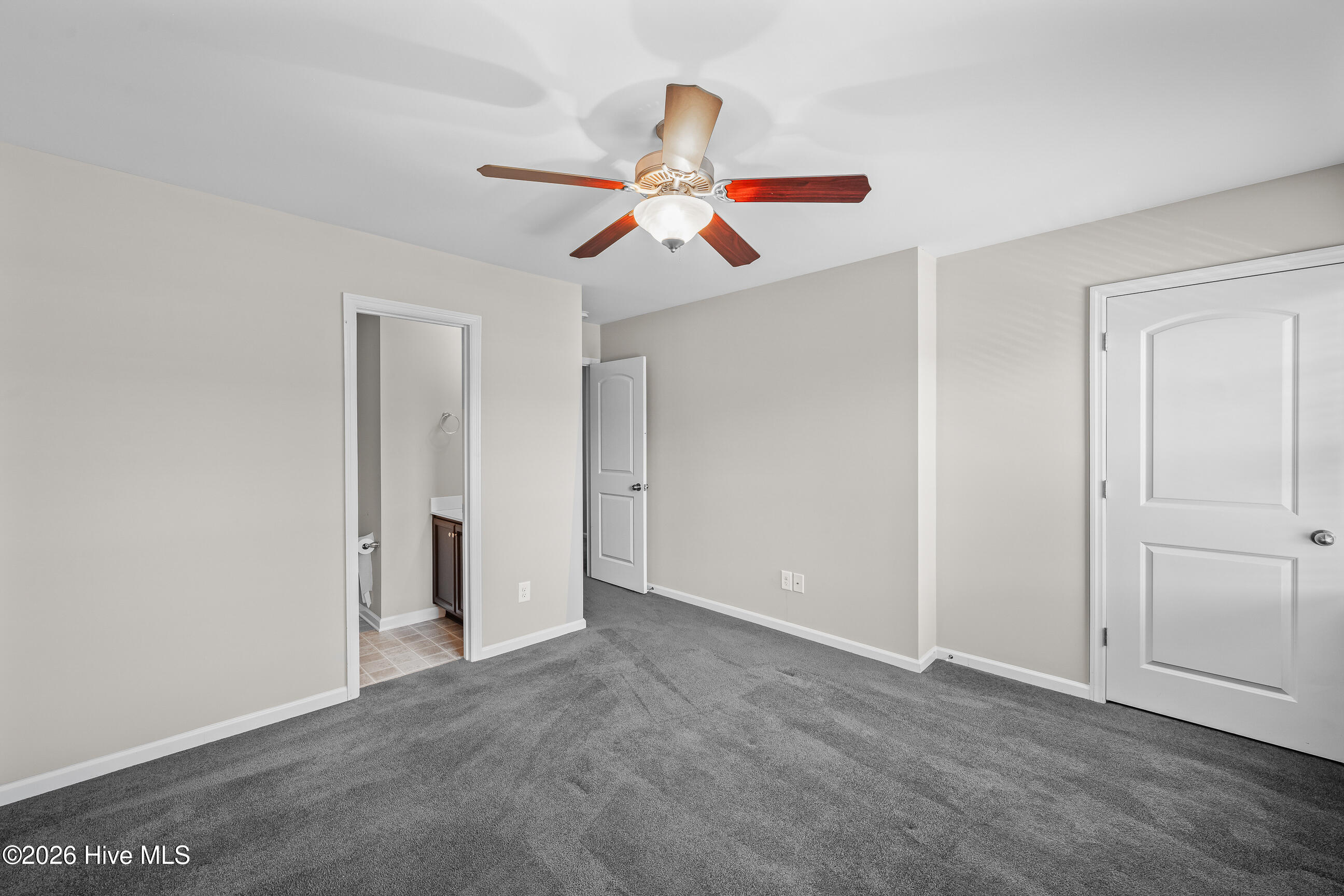 100568364 | Photo 18