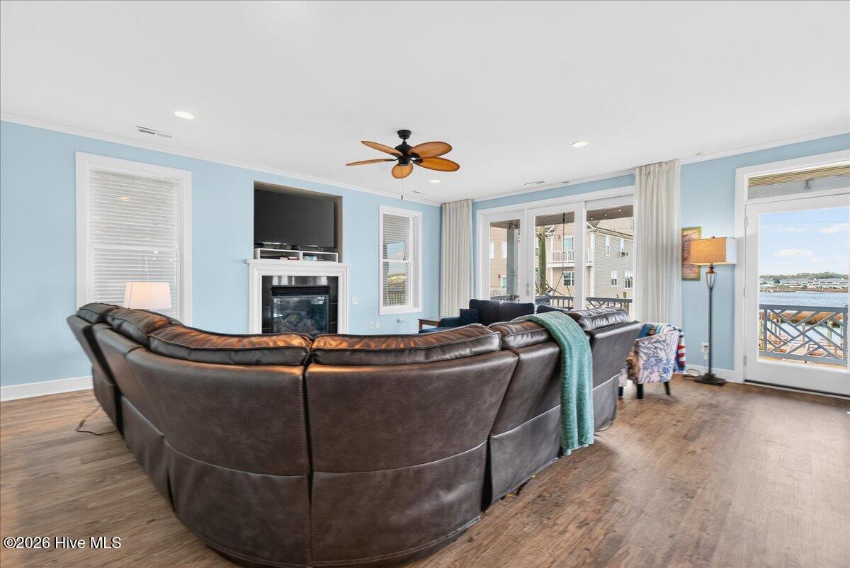 100549293 | Photo 45