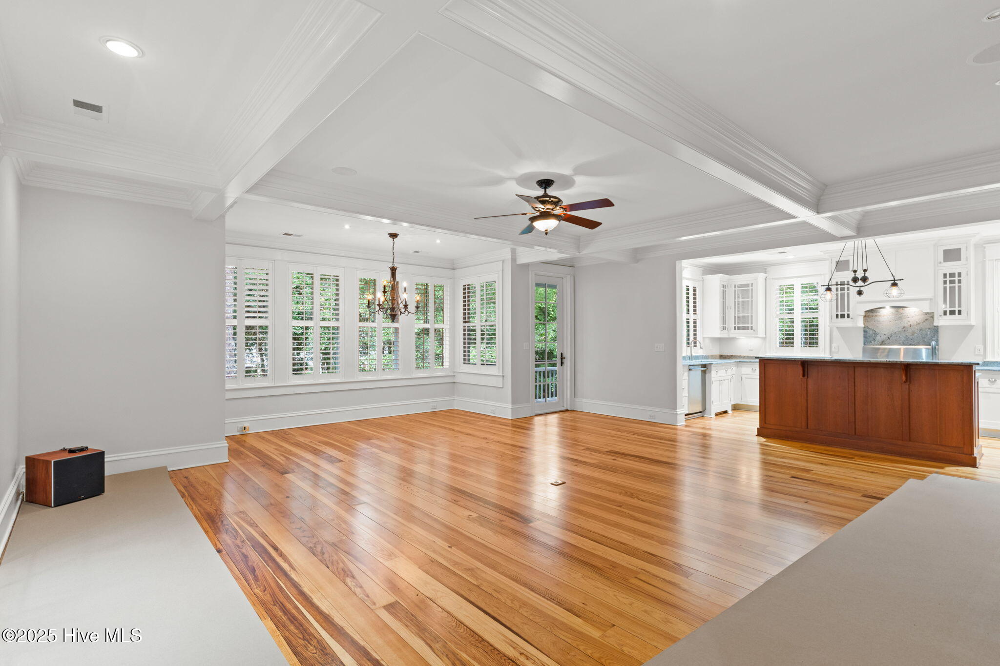 100512246 | Photo 18