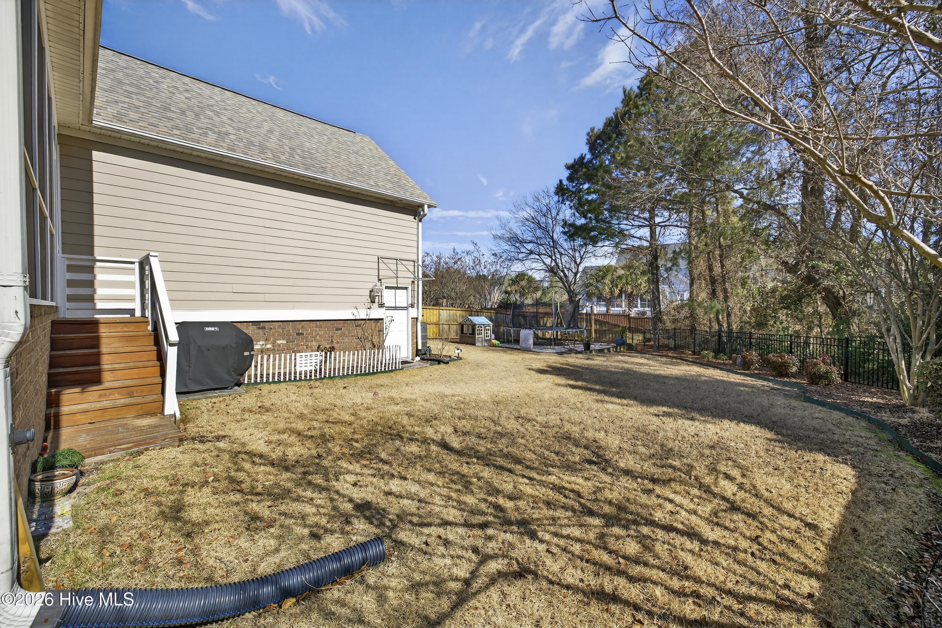 100564705 | Photo 43