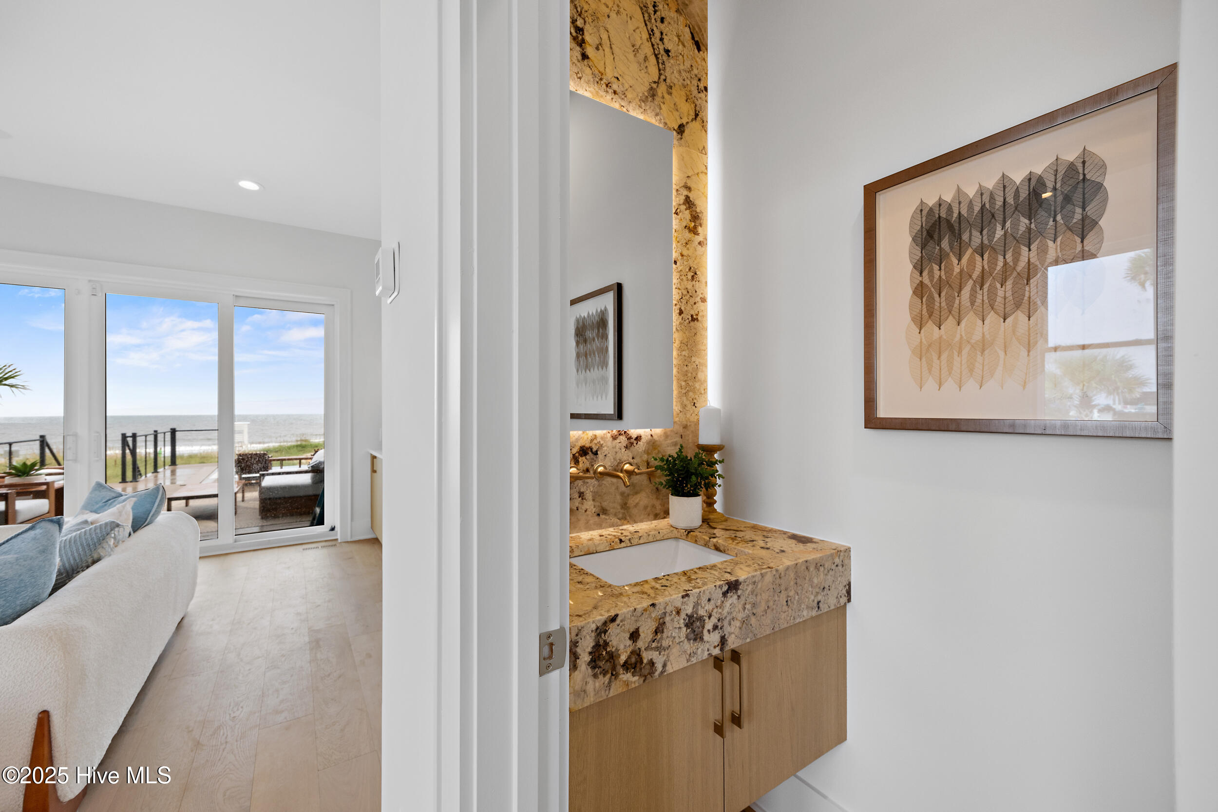 100537056 | Photo 21