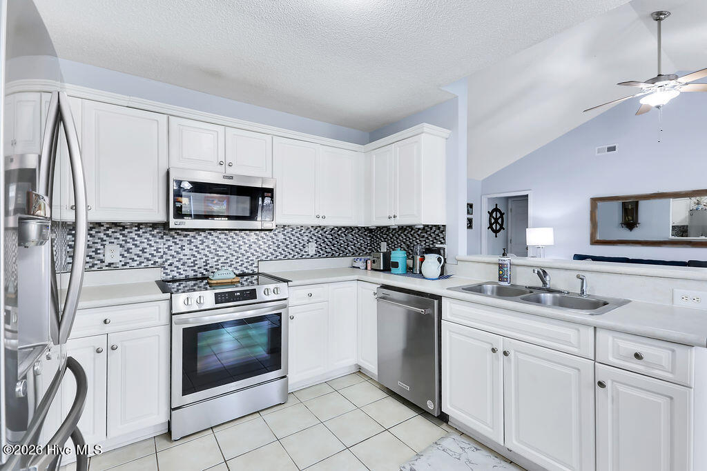 100550832 | Photo 22