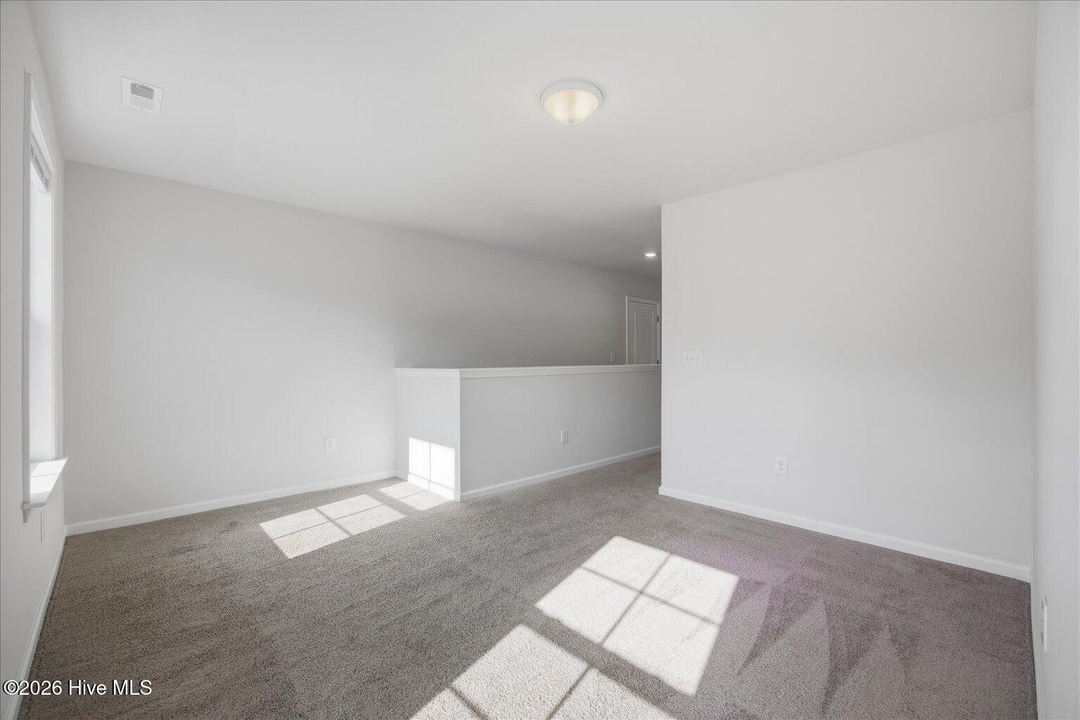 100548864 | Photo 30