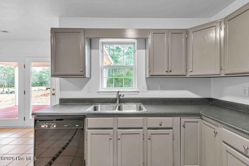 100557363 | Photo 12