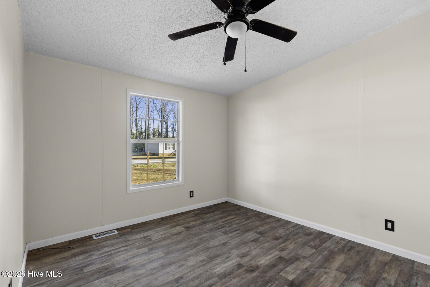 100550172 | Photo 18