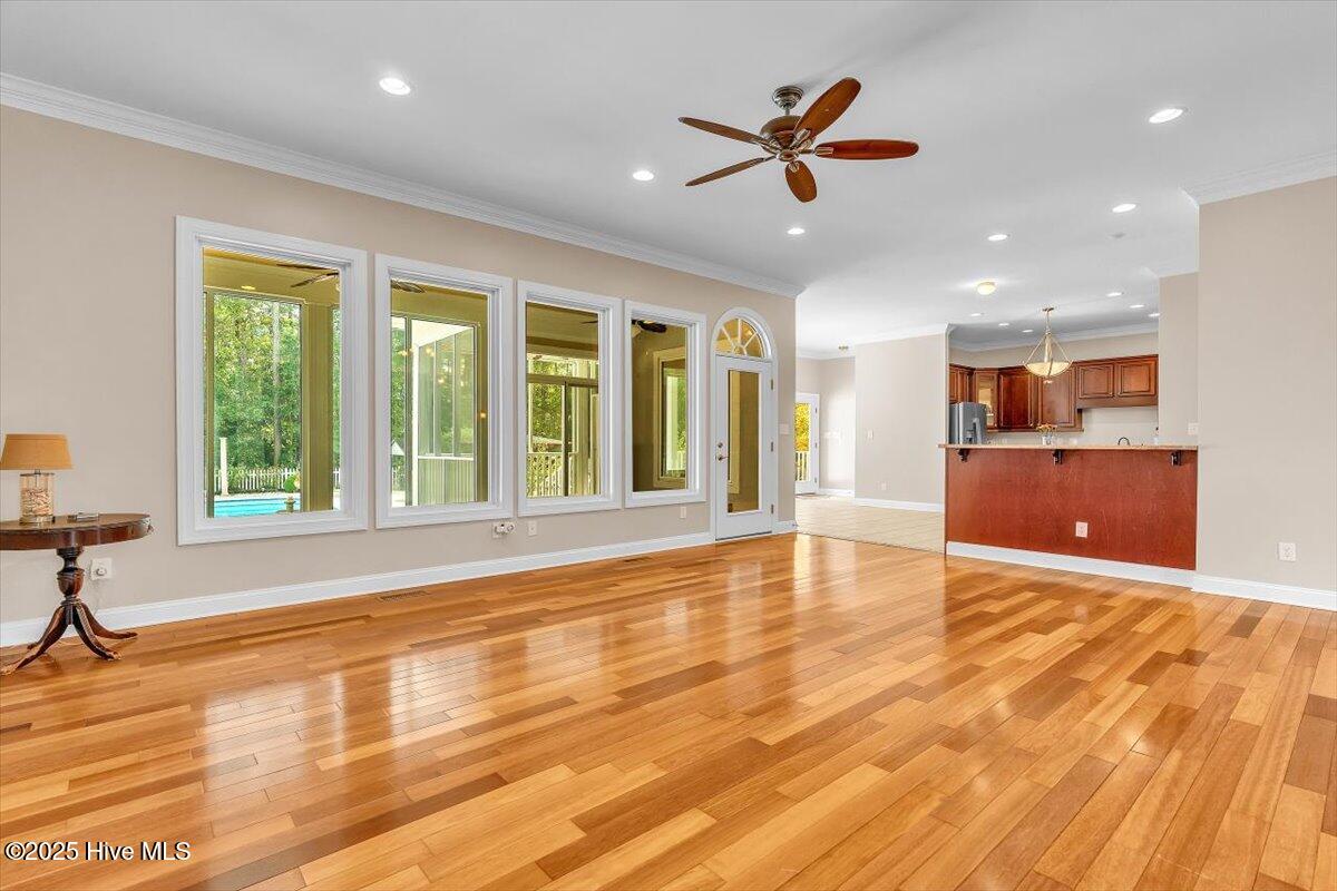 100534566 | Photo 45