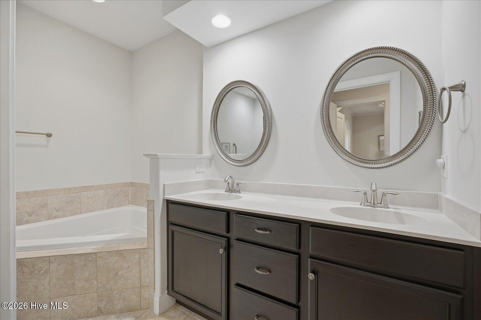 100551356 | Photo 15