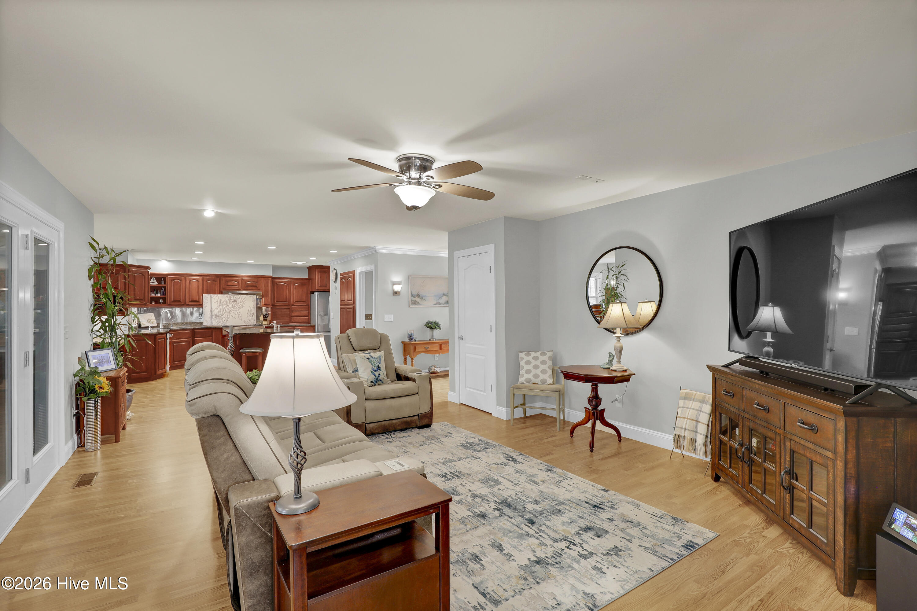 100563243 | Photo 16