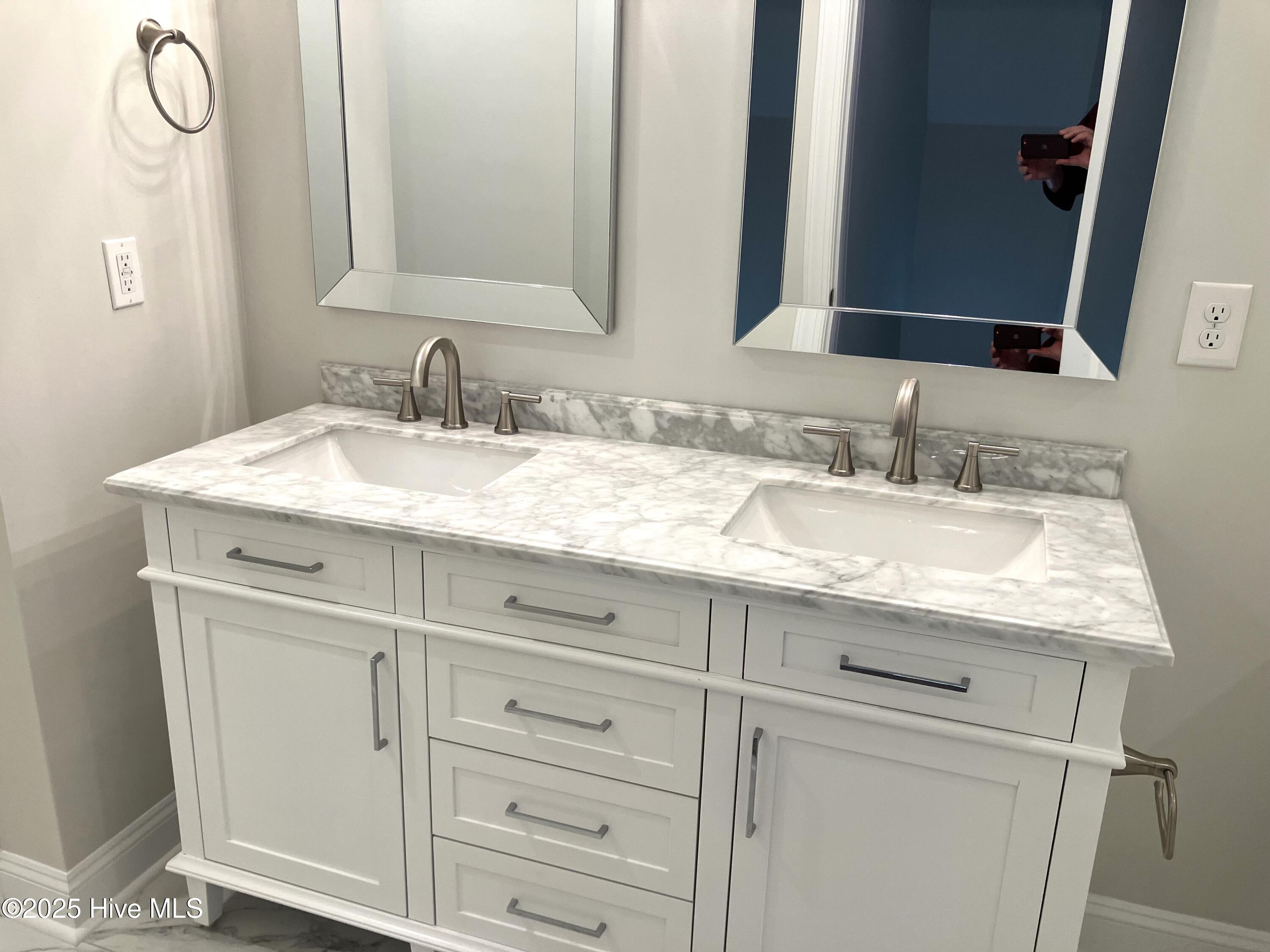 100514108 | Photo 33