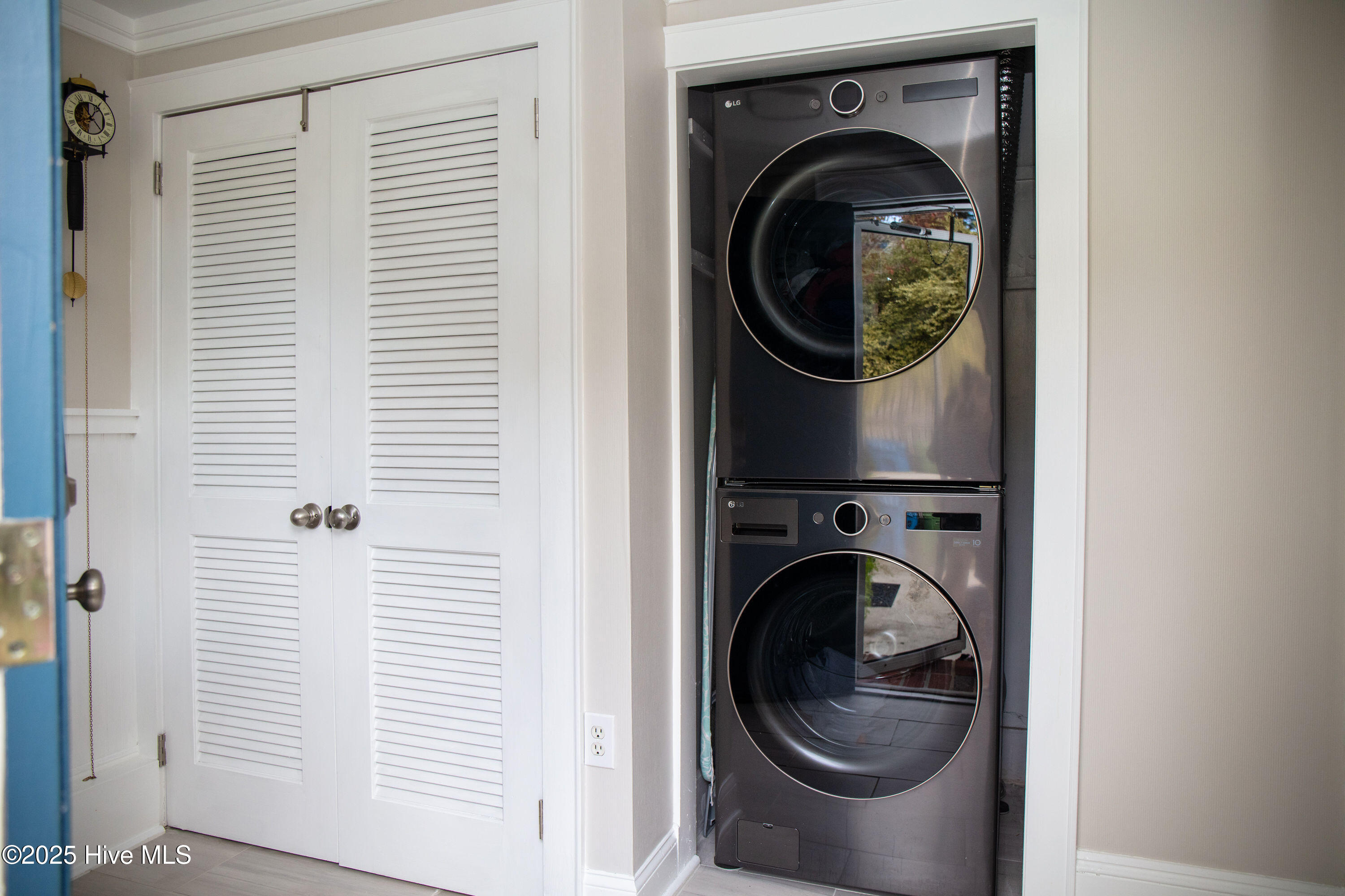 100541025 | Photo 55