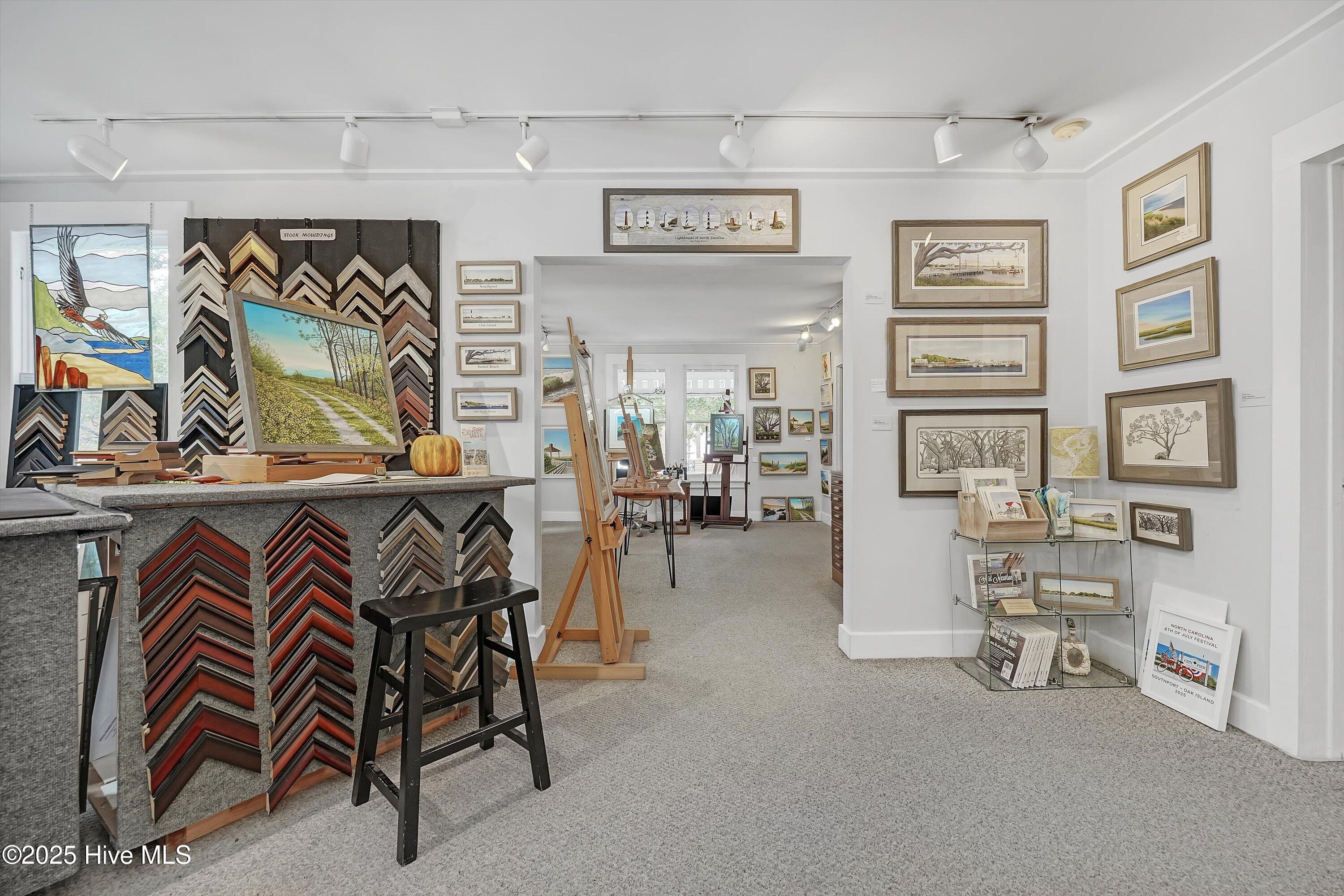 100530125 | Photo 23