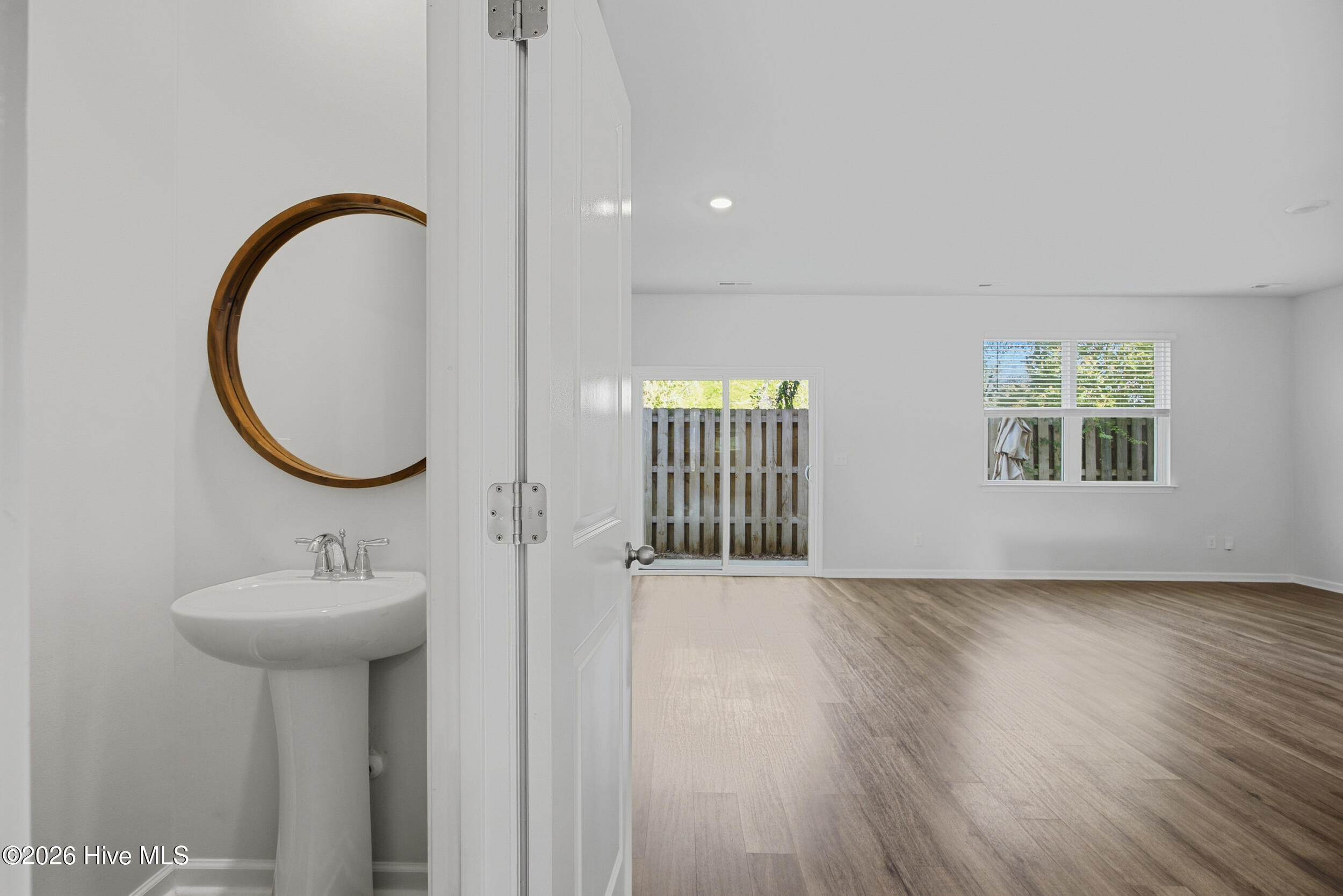 100566602 | Photo 15