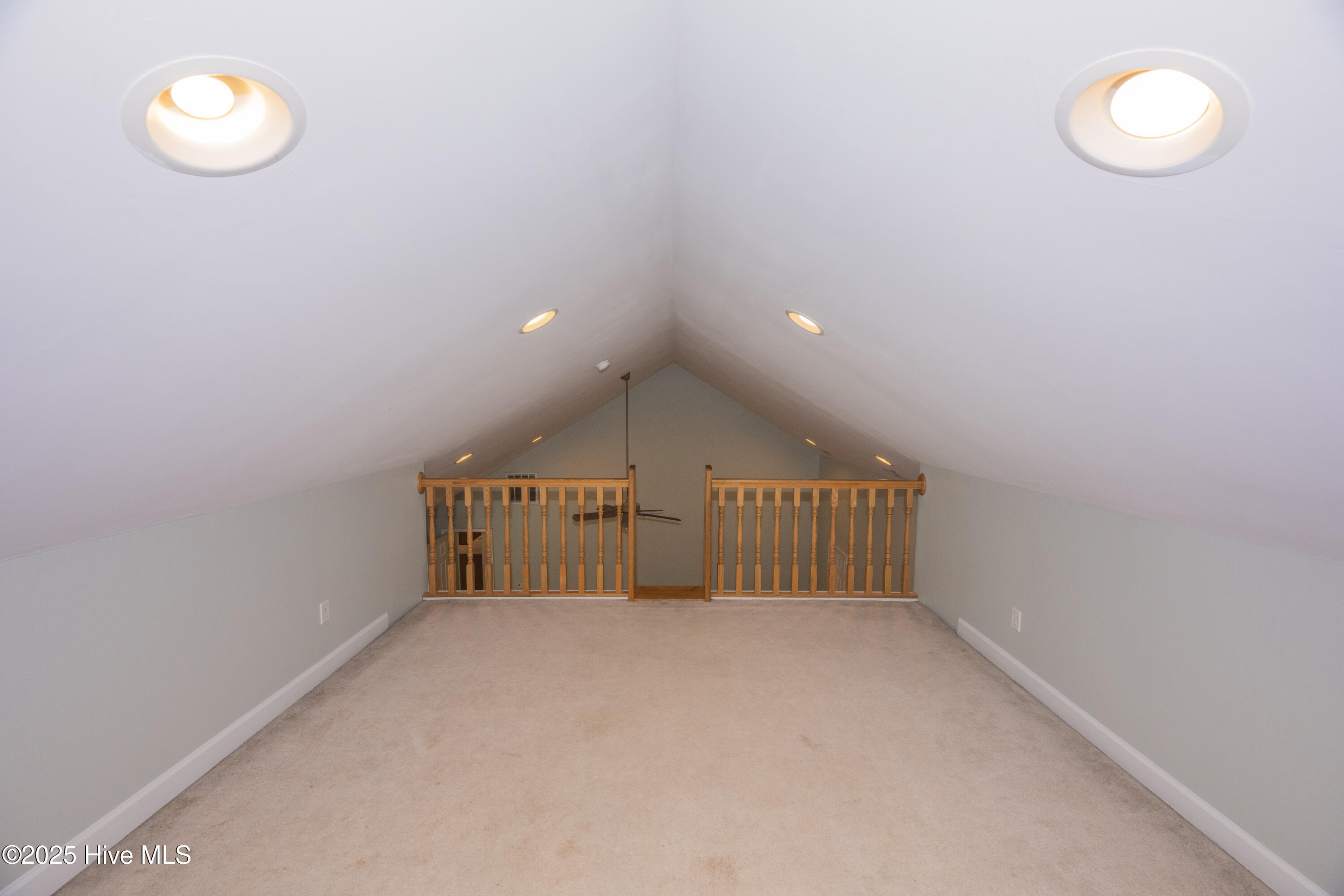 100523766 | Photo 47