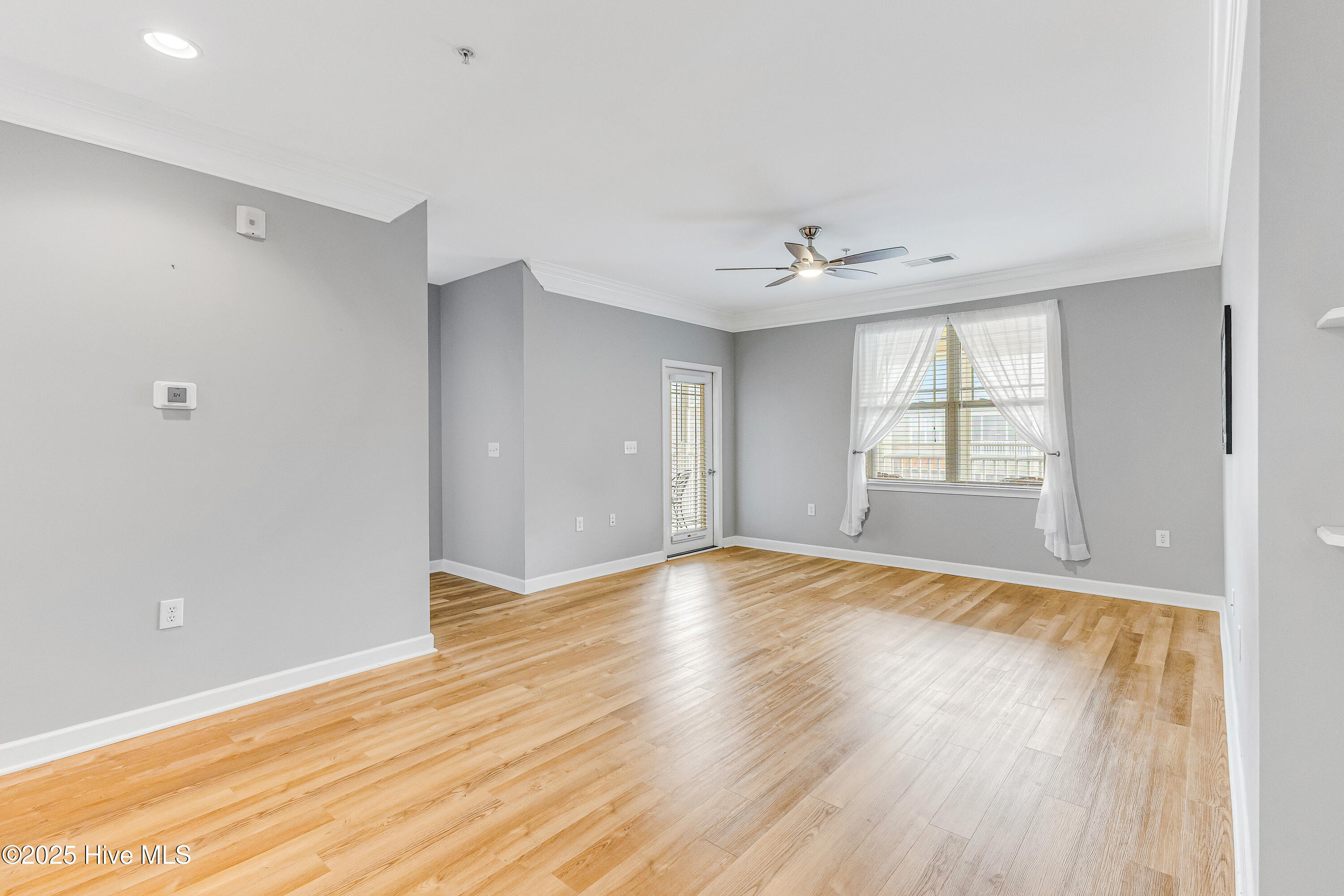 100484696 | Photo 11