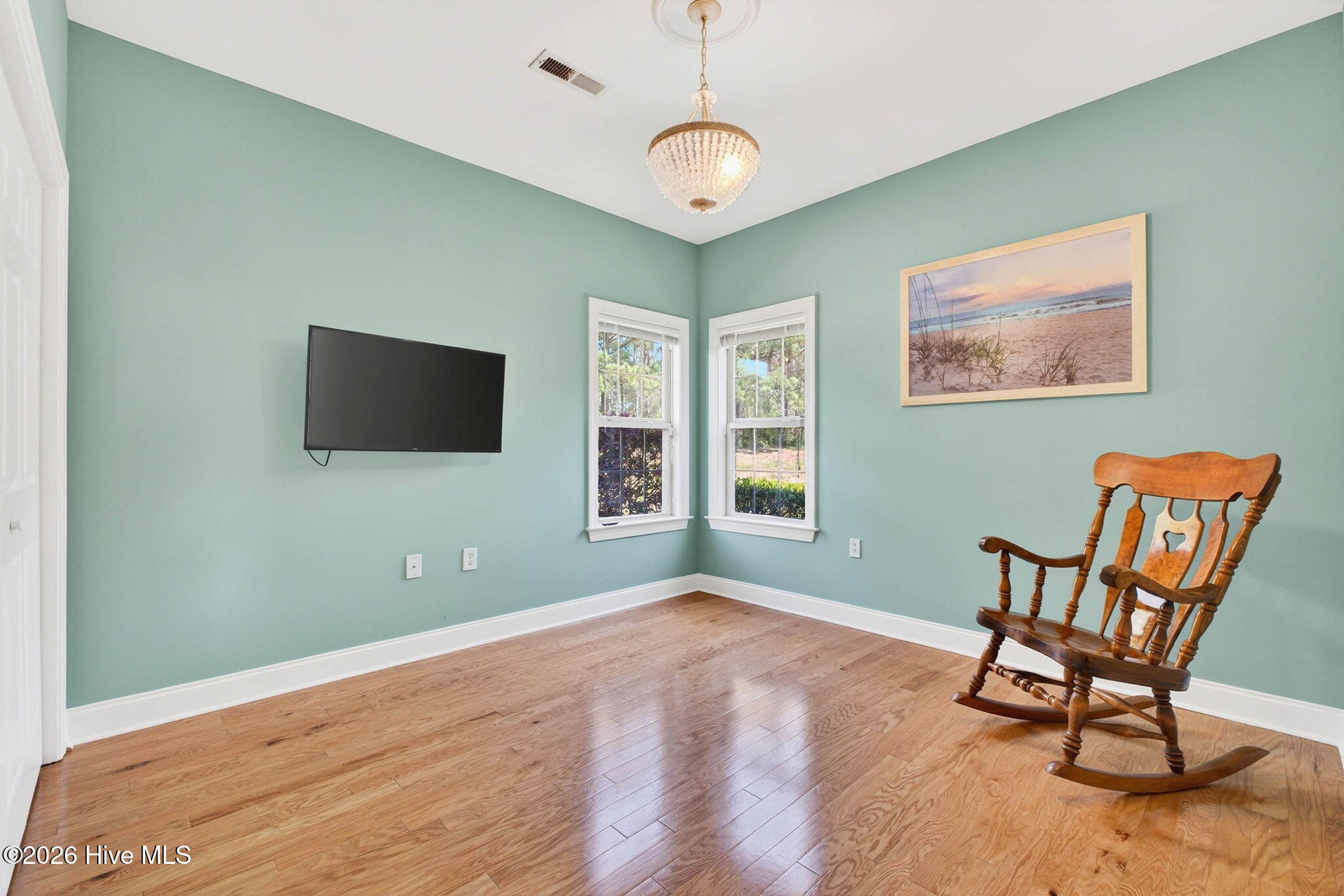 100566097 | Photo 32