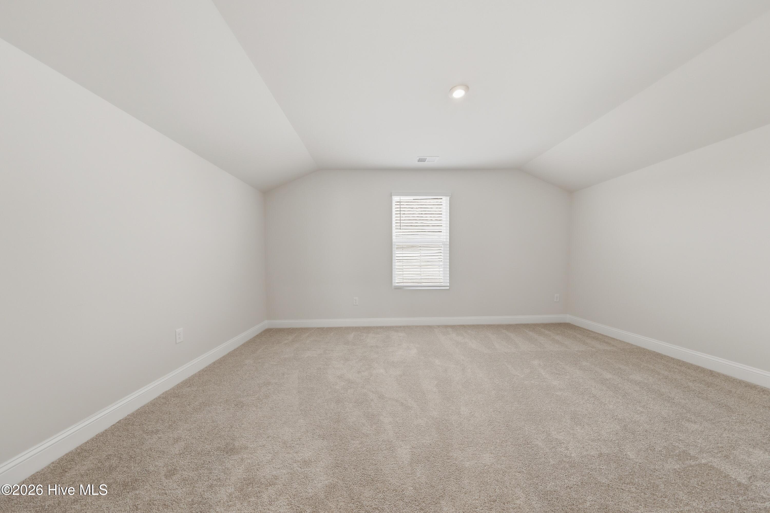 100563139 | Photo 40