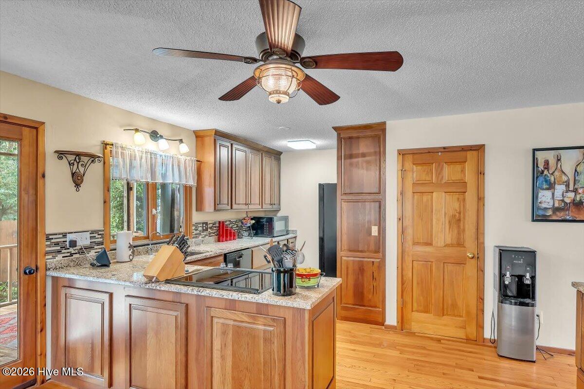 100561735 | Photo 14