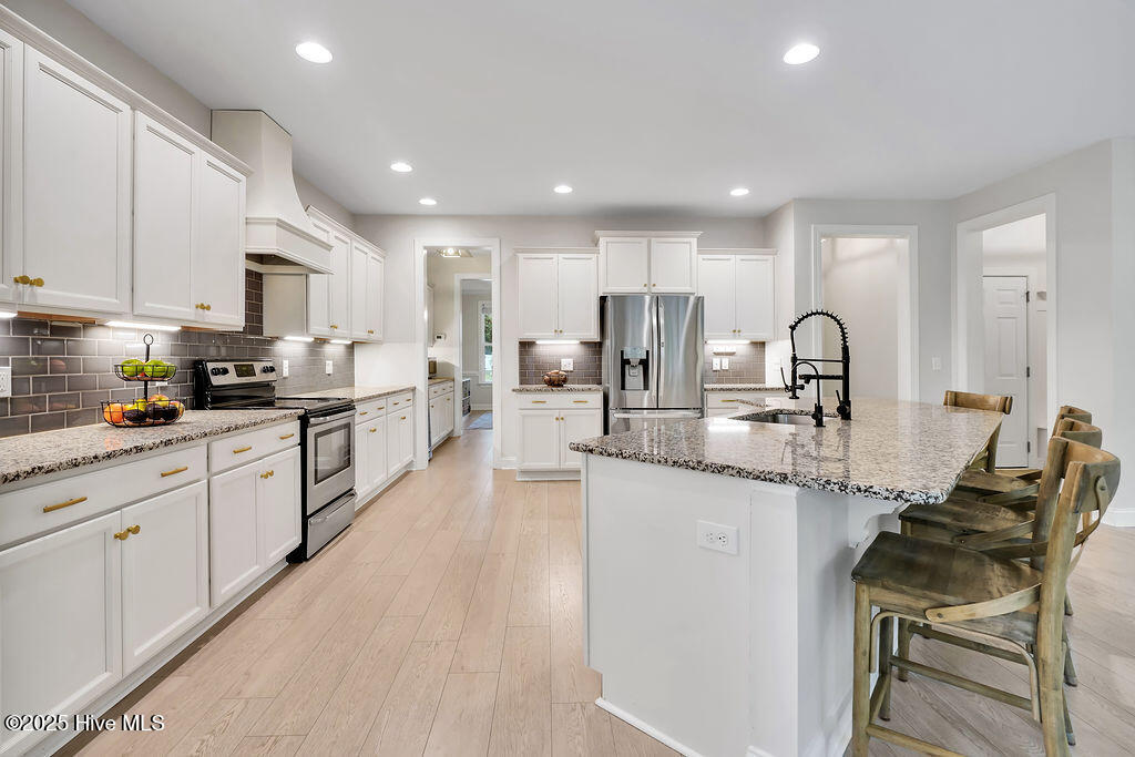 100536880 | Photo 16