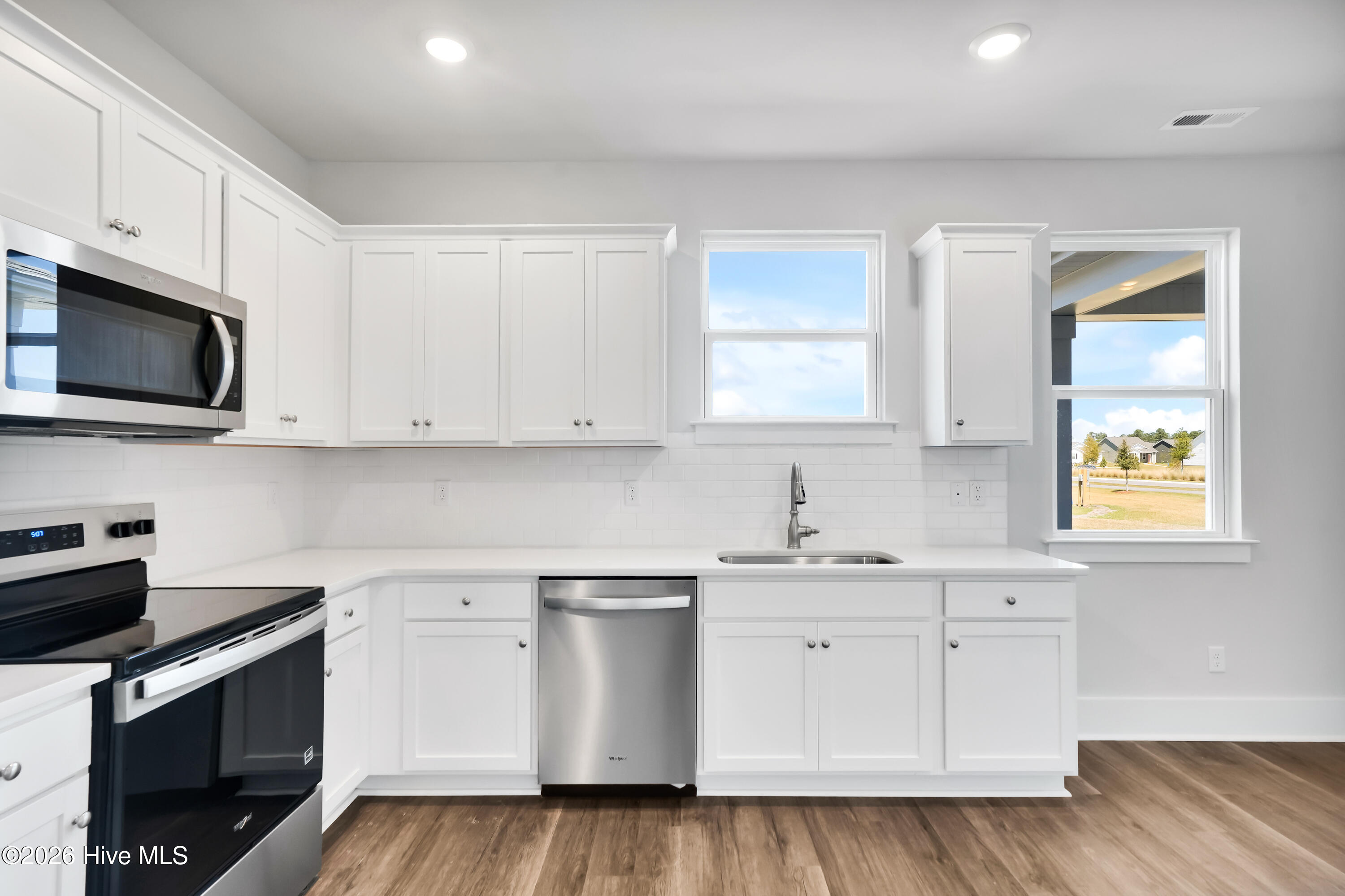 100557300 | Photo 12