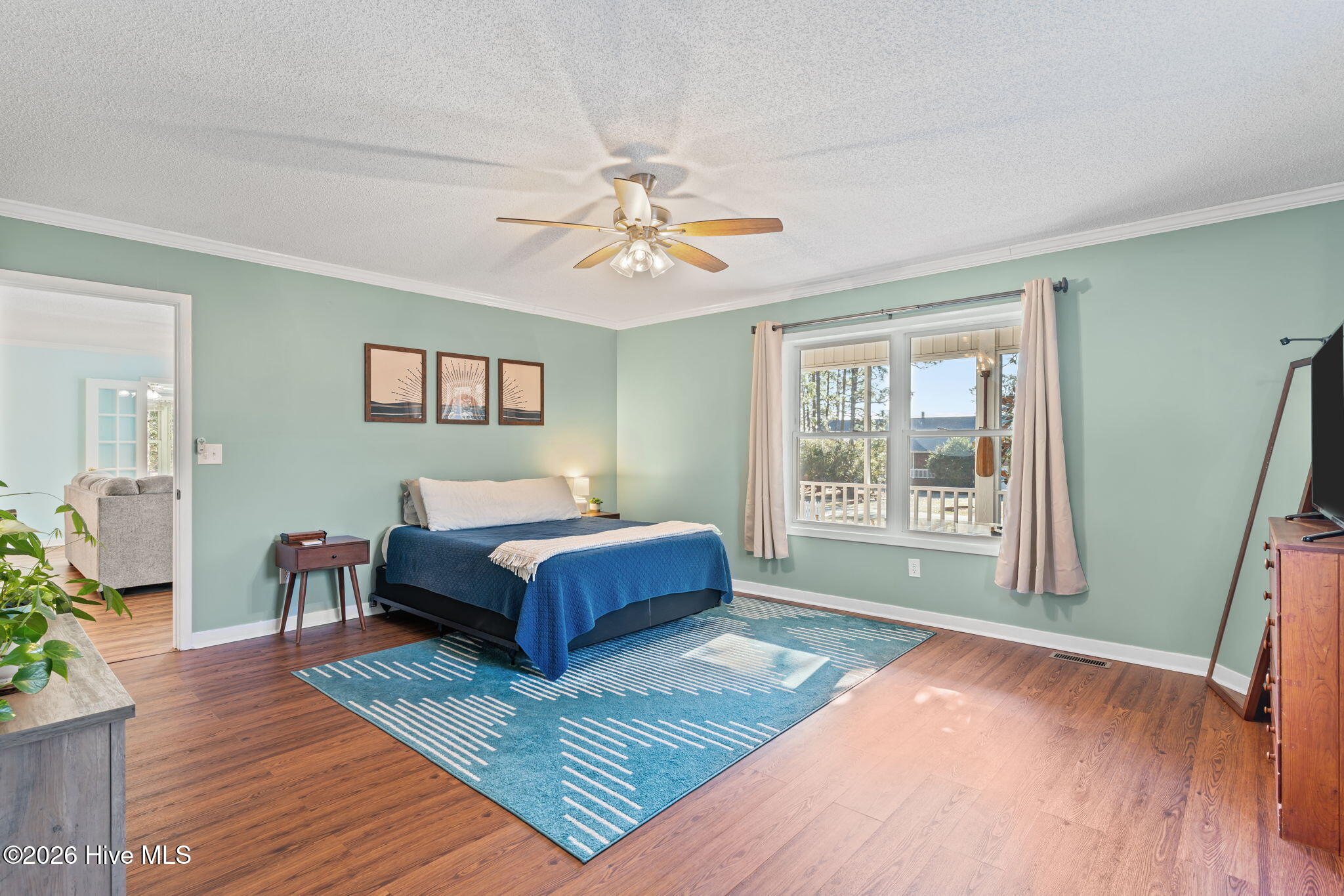 100557804 | Photo 14