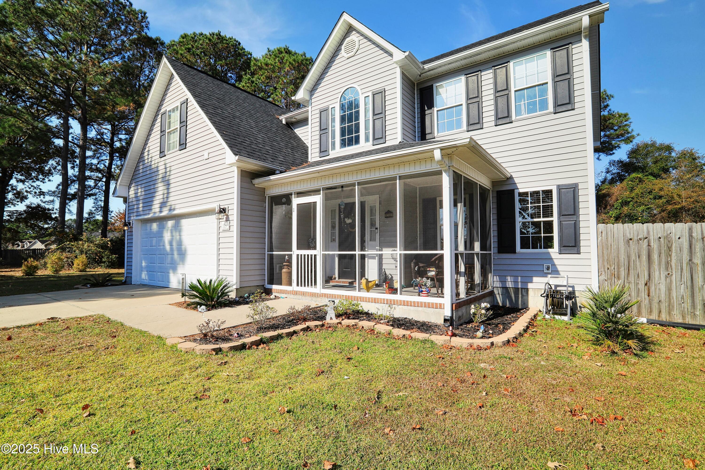 113 Knotts Court, Sneads Ferry, NC 28460 – photo 2: front yd