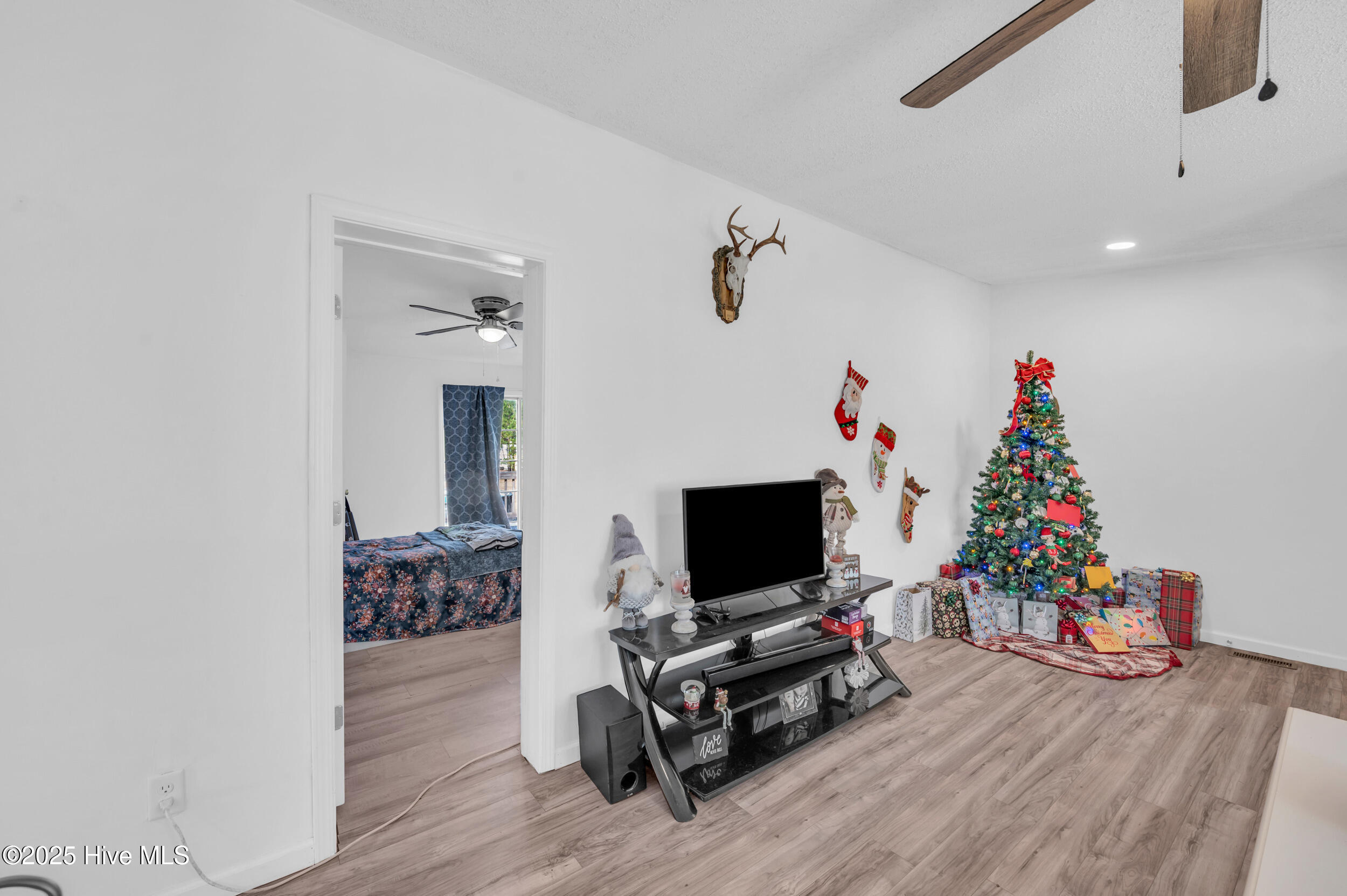 100518918 | Photo 10