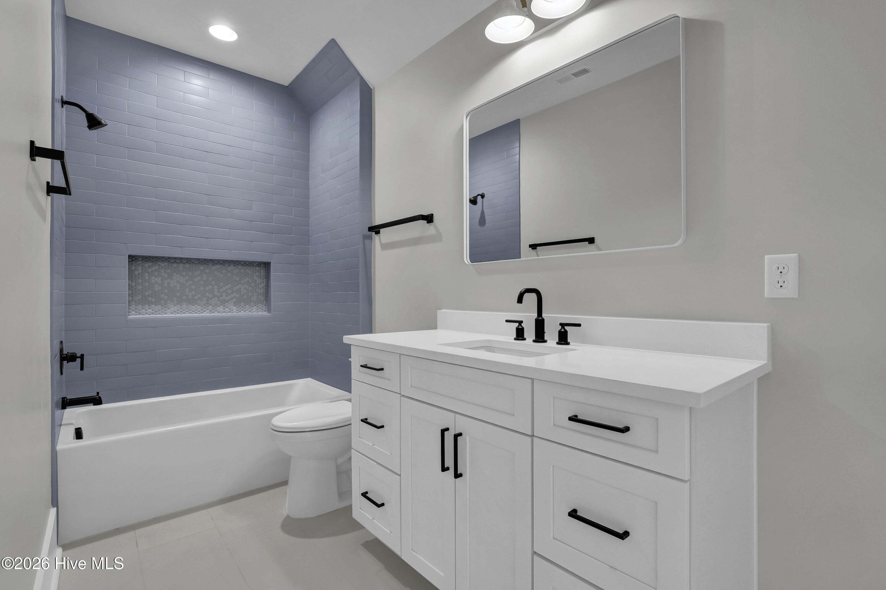 100566719 | Photo 26