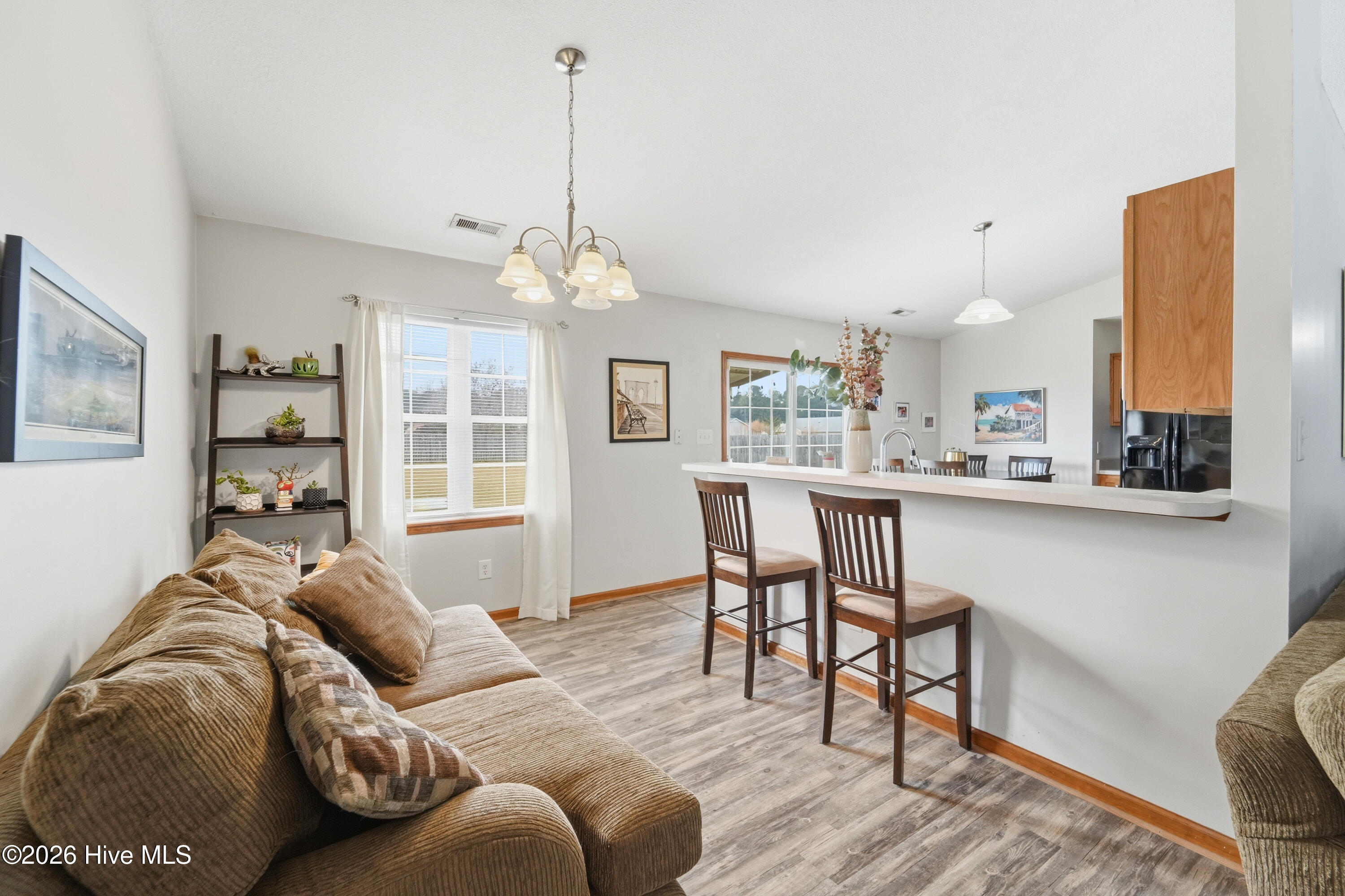 100562378 | Photo 14